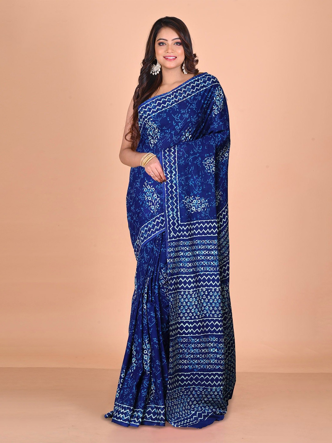

Unnati Silks Ethnic Motifs Pure Cotton Handloom Block Print Saree, Navy blue