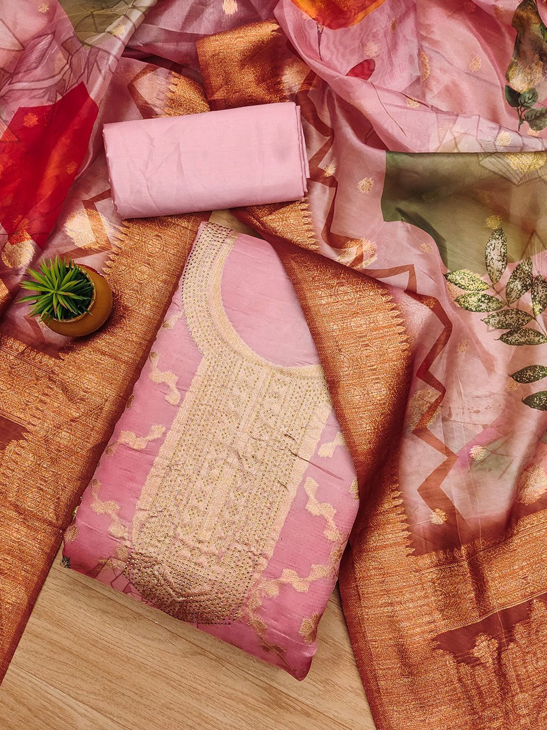 

Lilots Organza Unstitched Dress Material, Pink