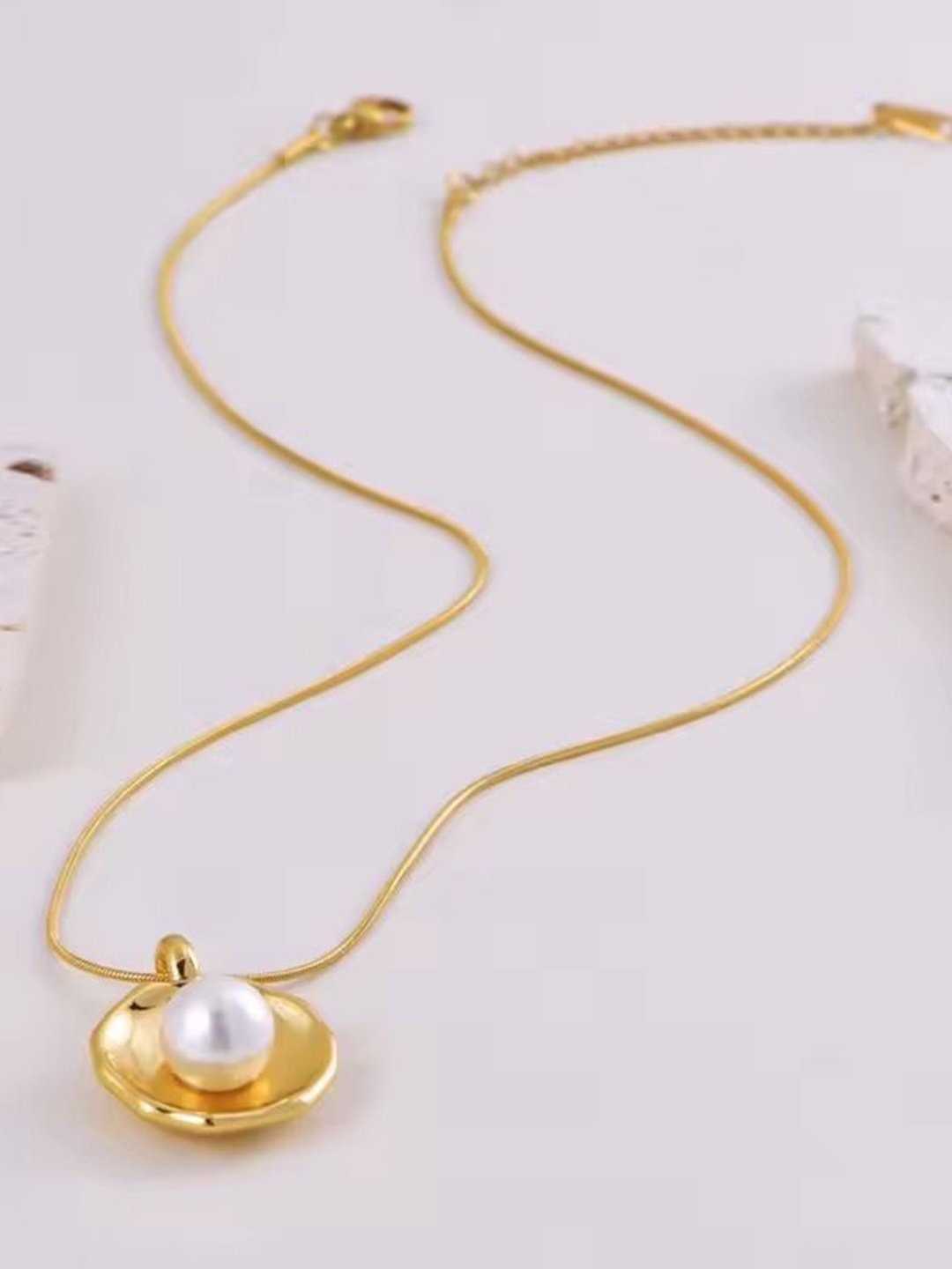 

DIVASTRI Gold-Plated Anti Tarnish Pendant With Chain