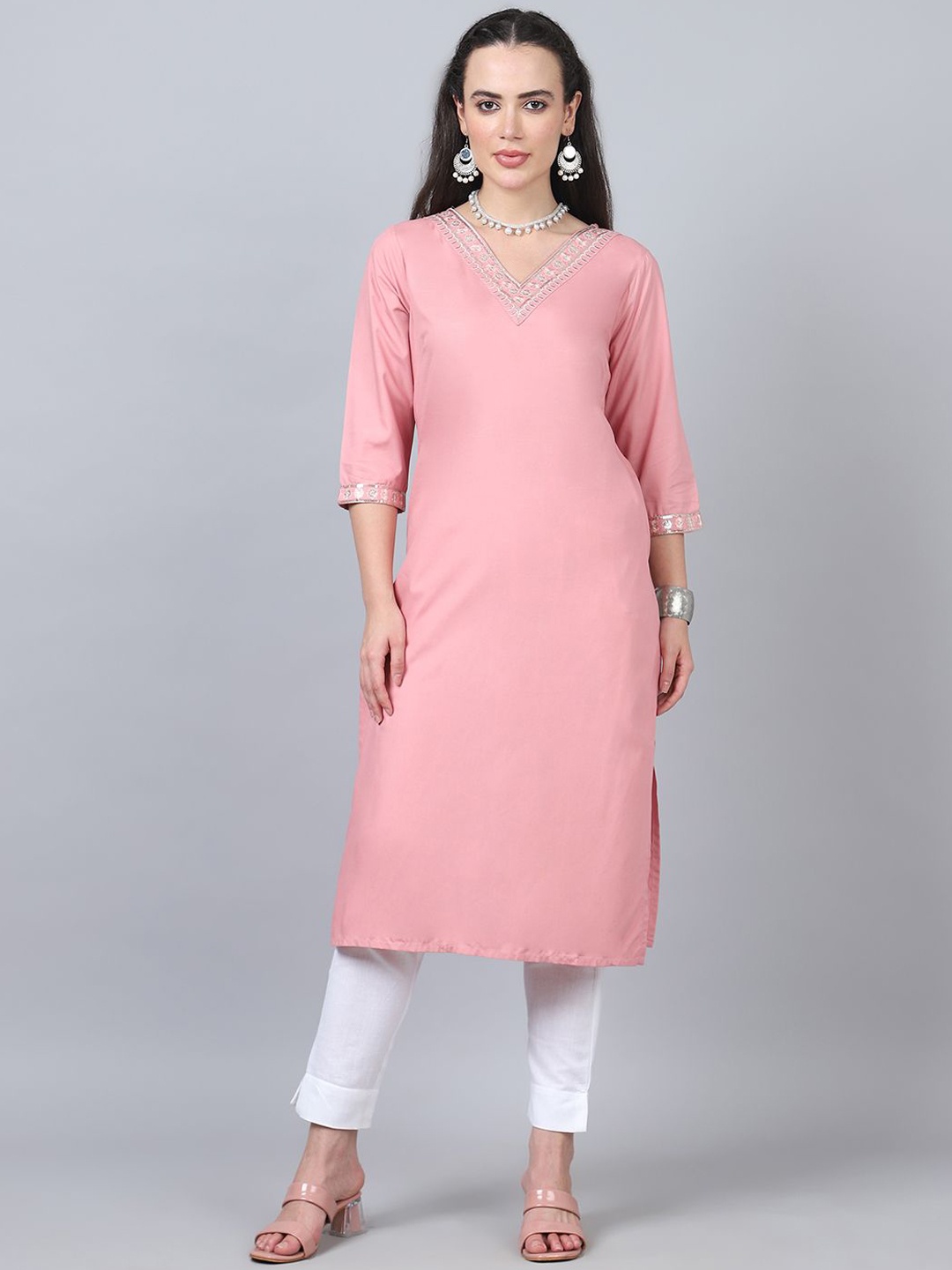 

FLAMBOYANT Women Embroidered Kurta, Peach