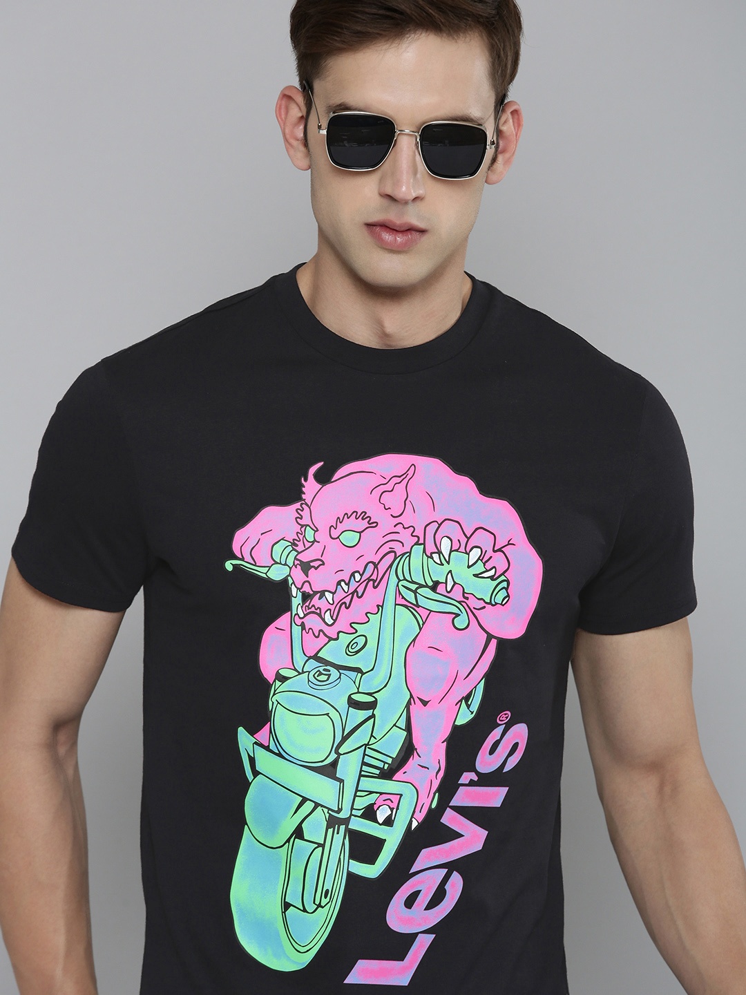 

Levis Men Graphic Print Round Neck Knitted Pure Cotton T-shirt, Black