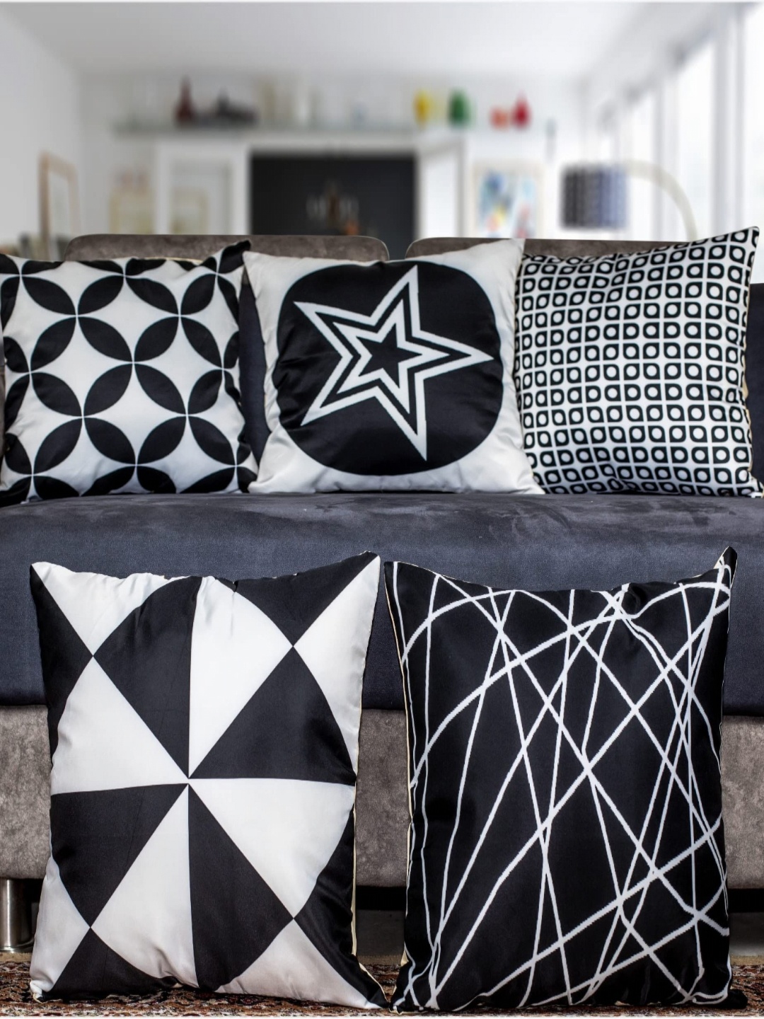 

Vendola Black & White 5 Pieces Geometric Square Cushion Covers