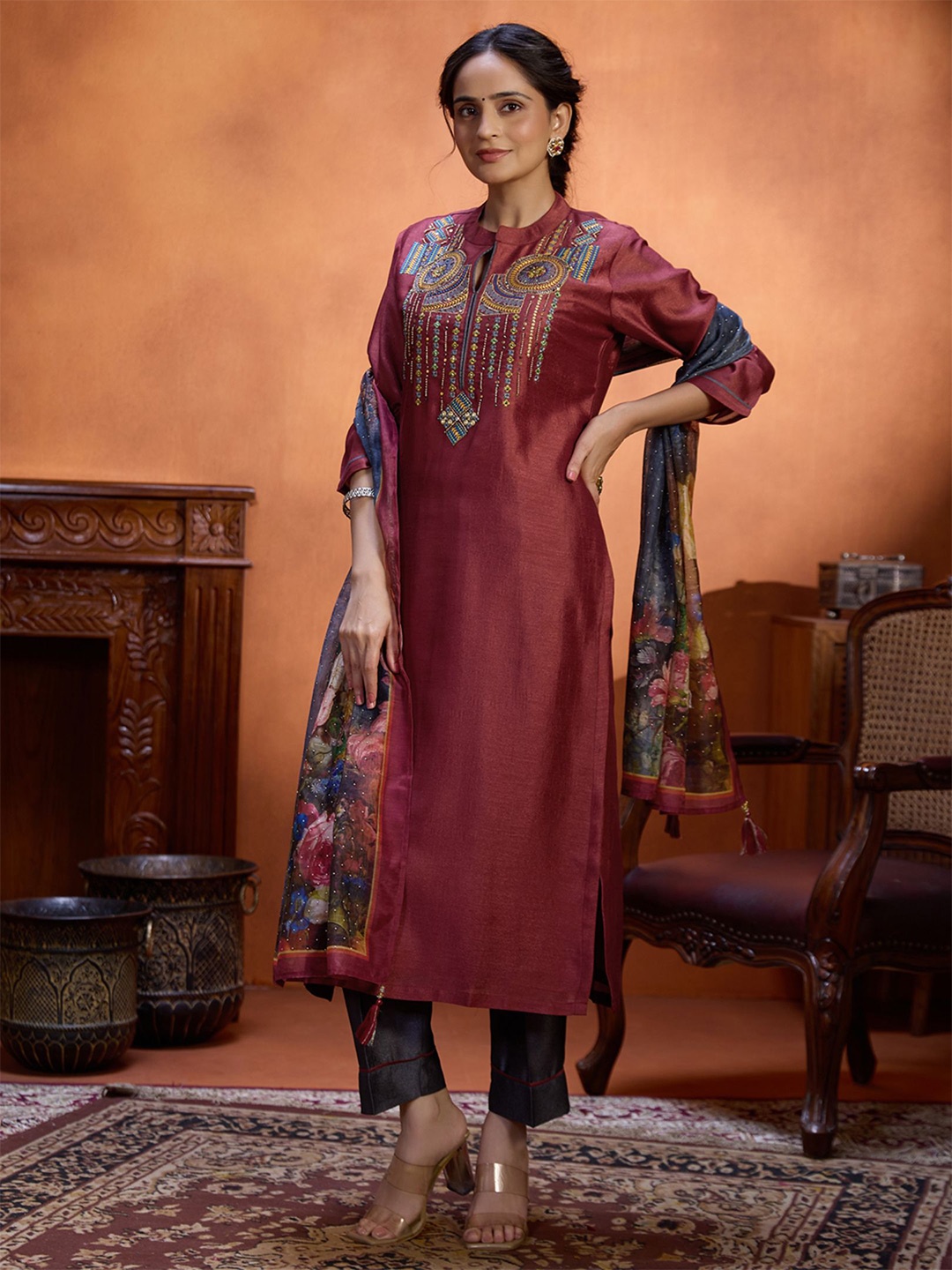 

WOMEN PLUS Ethnic Motifs Embroidered Kurta with Trousers & Dupatta, Red