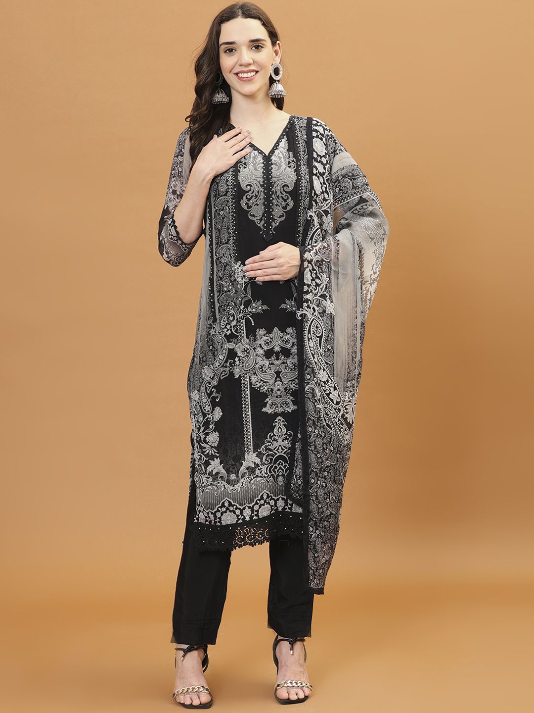 

Meena Bazaar Women Floral Printed Regular Kurta with Trousers & With Dupatta, Black