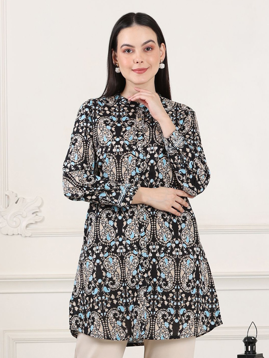 

W Mandarin Collar Embroidered Tunic, Black