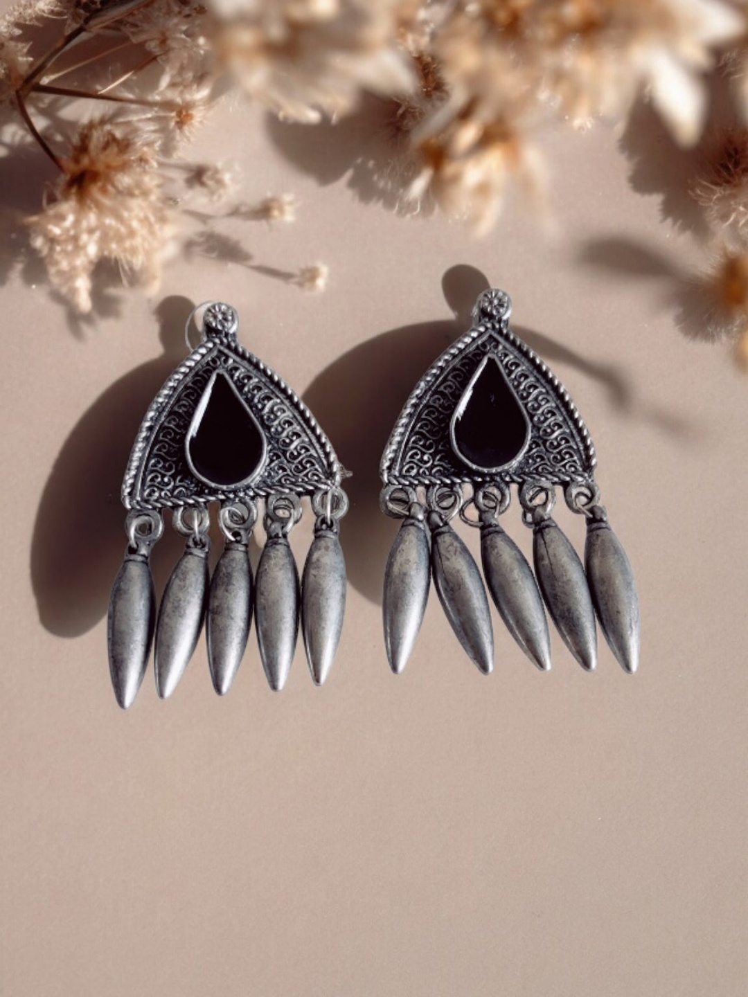 

Niska Contemporary Studs Earrings, Black
