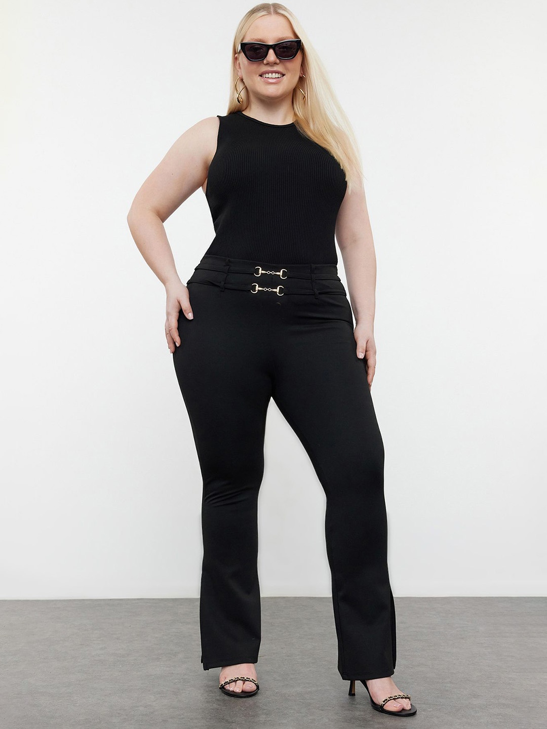 

Trendyol Women Trousers, Na