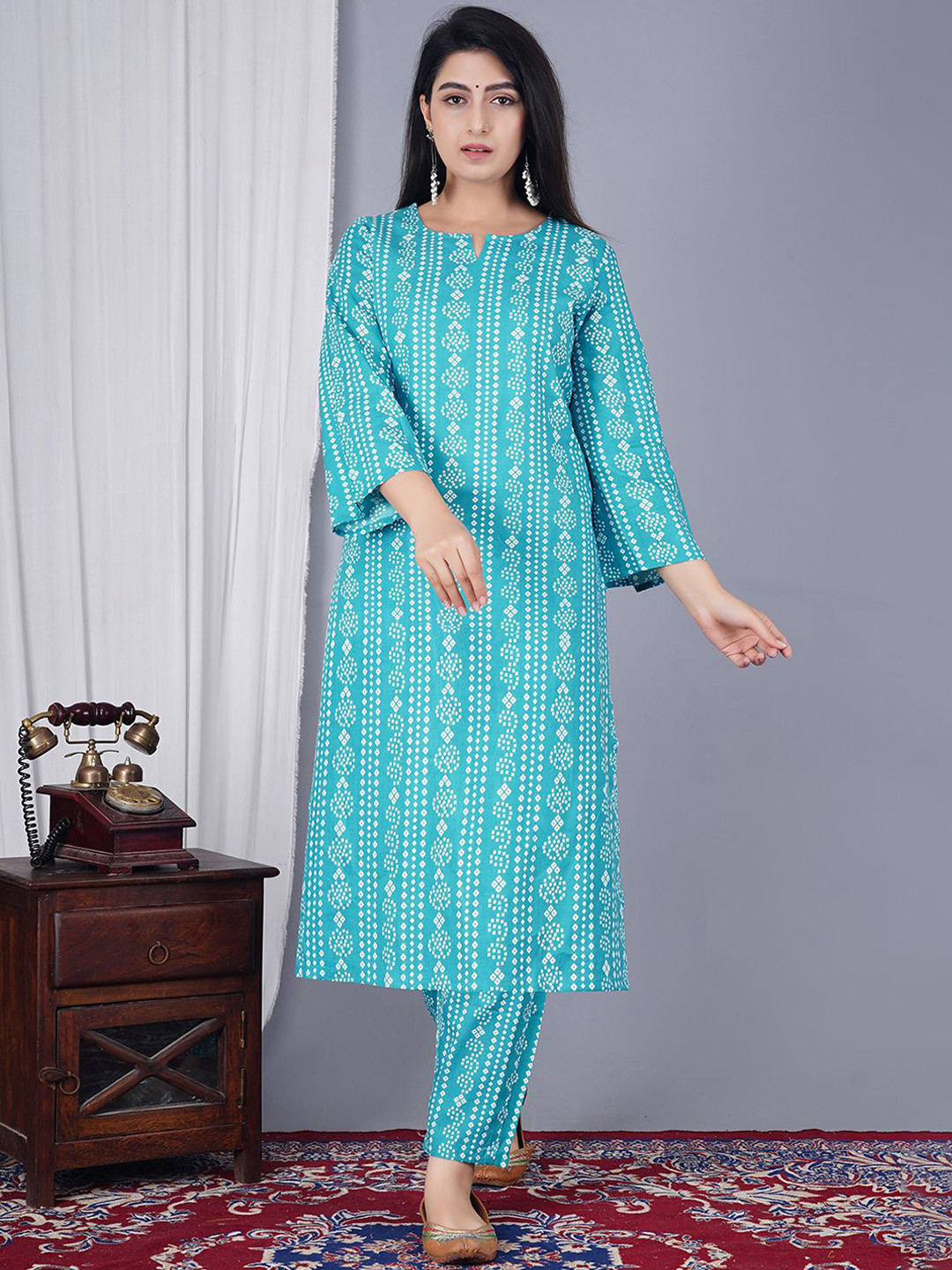 

MANOJAVA Women Bandhani Printed Regular Kurta with Trousers, Turquoise blue