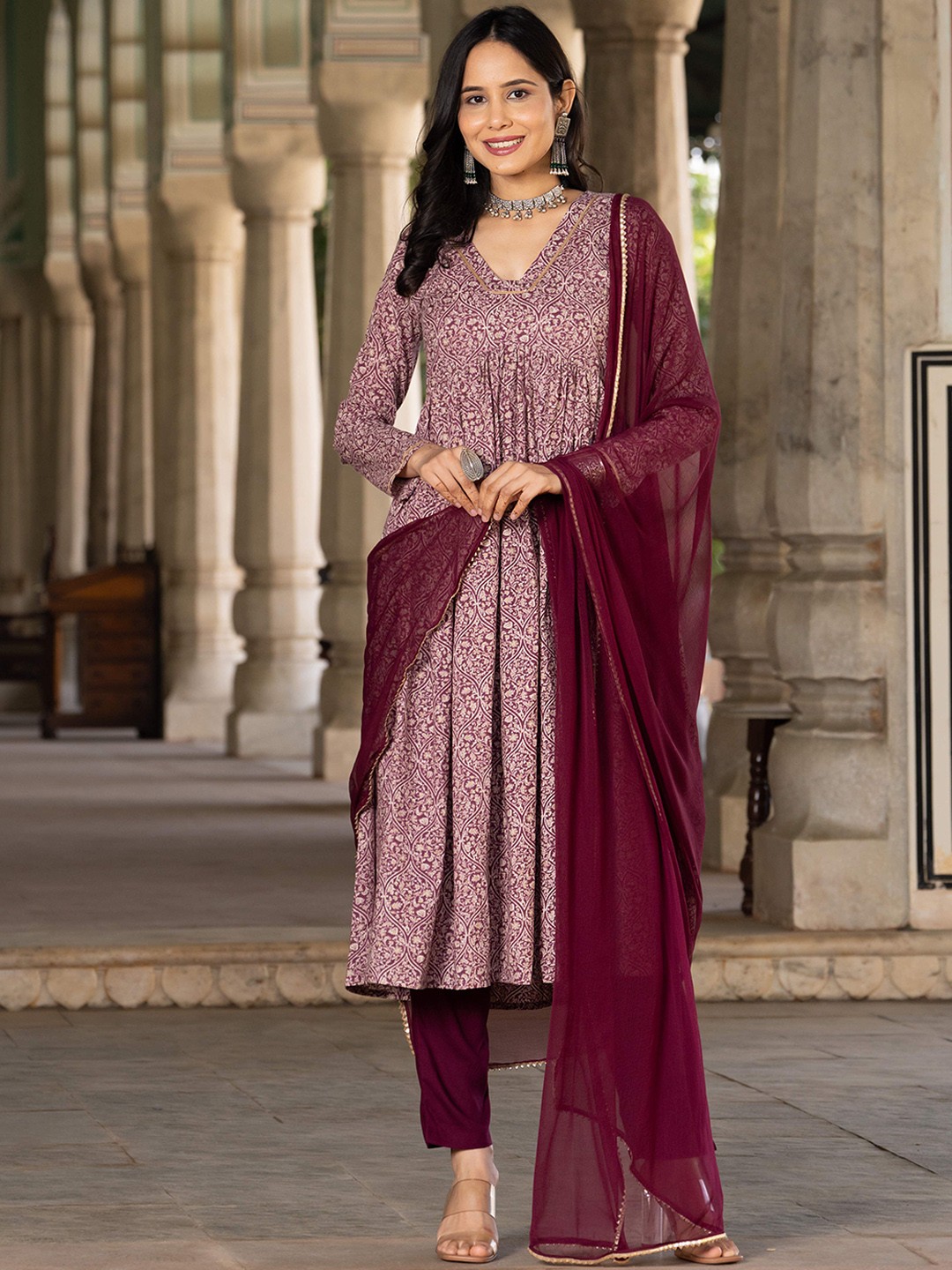 

GAYRAA Women Floral Printed Regular Pure Cotton Kurta with Trousers & With Dupatta, Burgundy