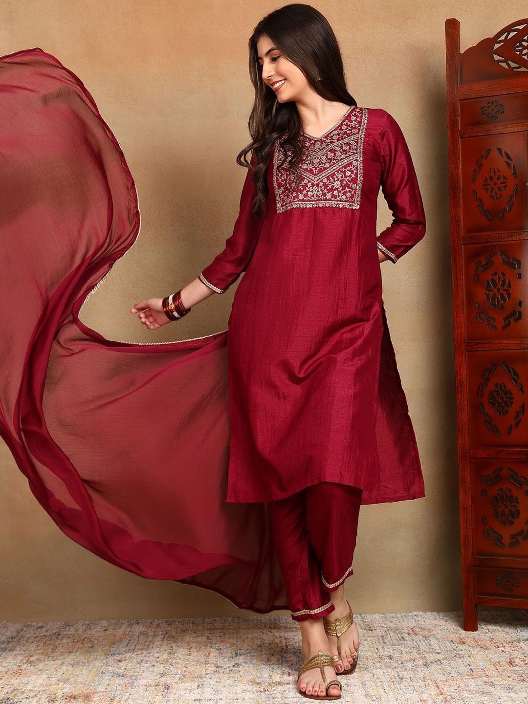 

AHIKA Women Floral Embroidered Regular Sequinned Kurta with Trousers & With Dupatta, Maroon