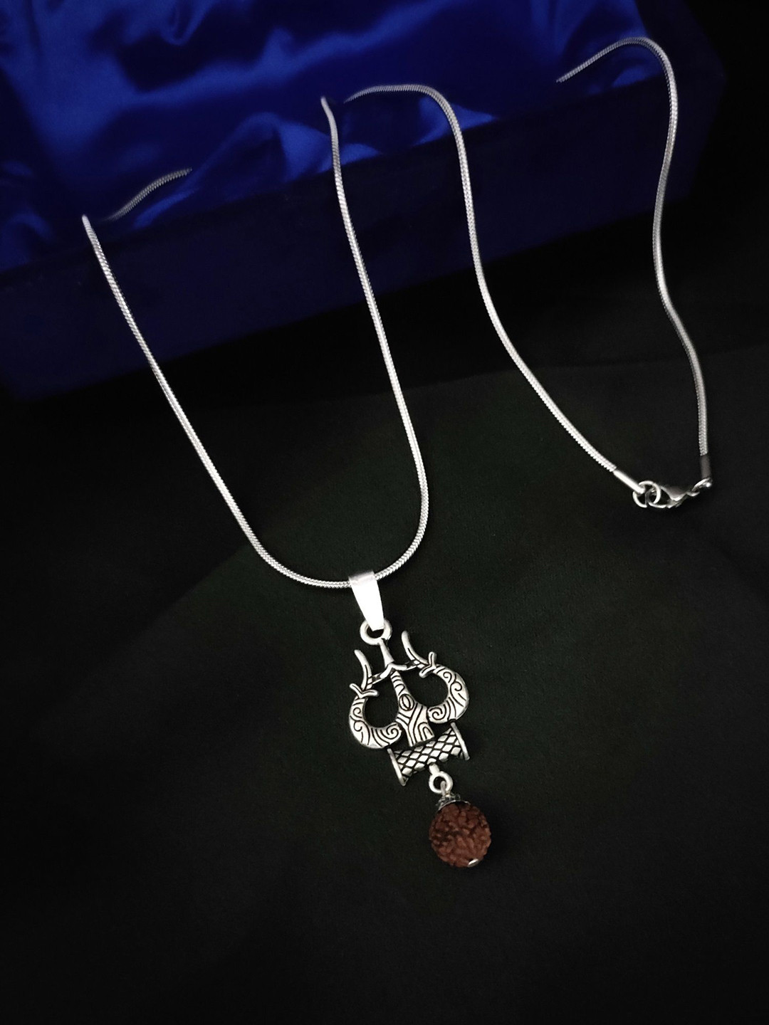 

Minprice Silver-Plated Contemporary Pendants with Chains