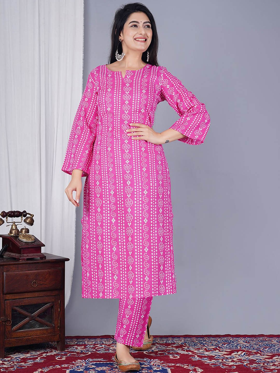 

MANOJAVA Women Bandhani Printed Regular Kurta with Trousers, Pink