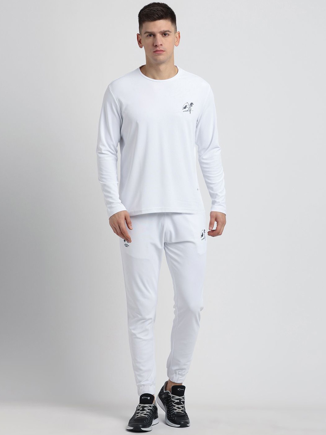 

Turtle Men Mid Rise Long Sleeves Tracksuit, White