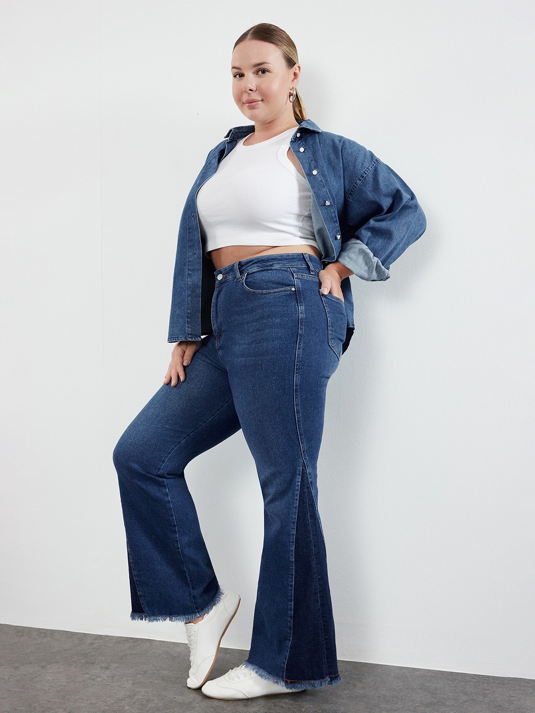 

Trendyol Women Slash Knee Jeans, Na