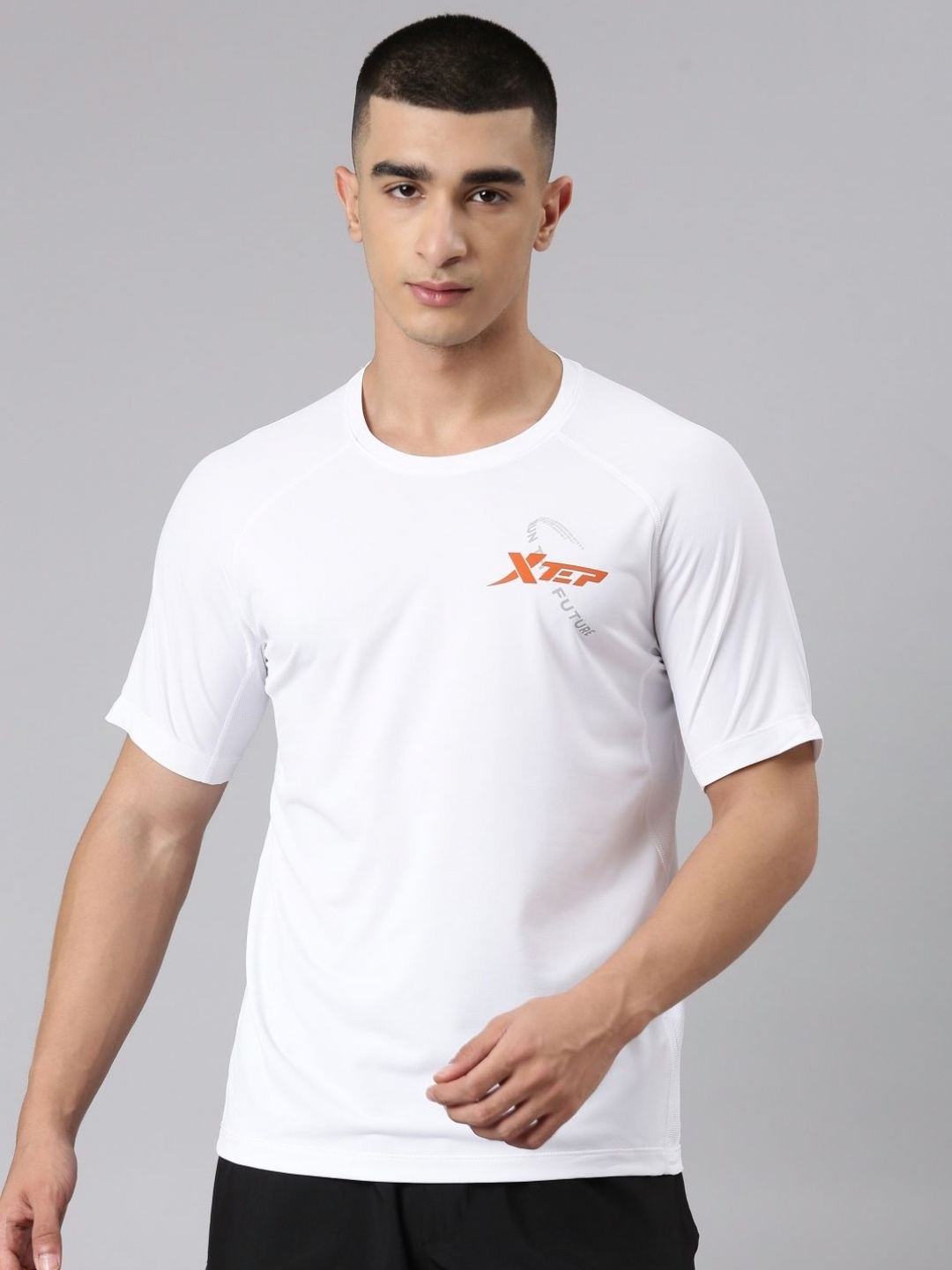

Xtep Men Solid Round Neck T-shirt, White