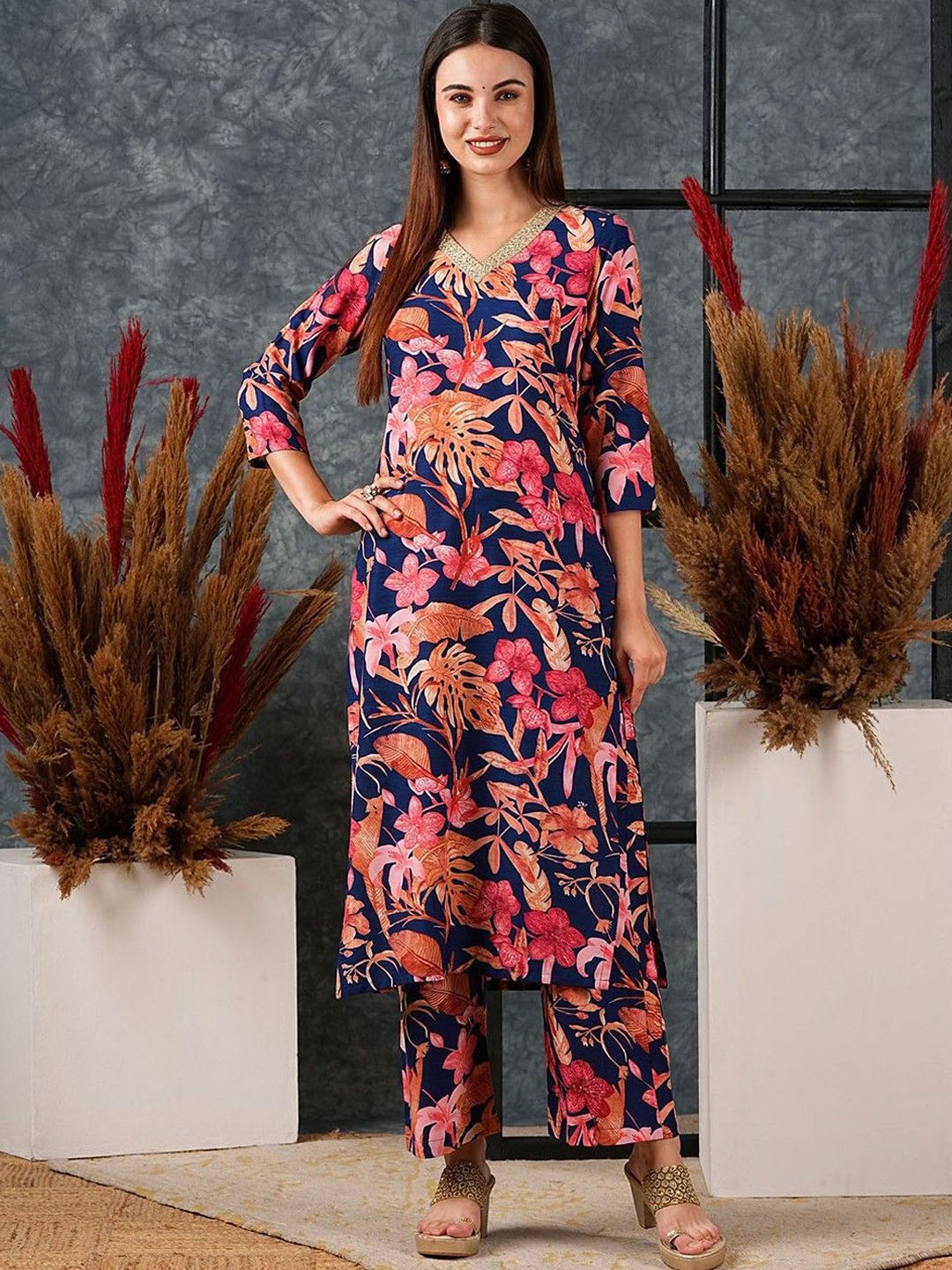 

GoSriKi Women Floral Printed Regular Kurta with Palazzos, Blue