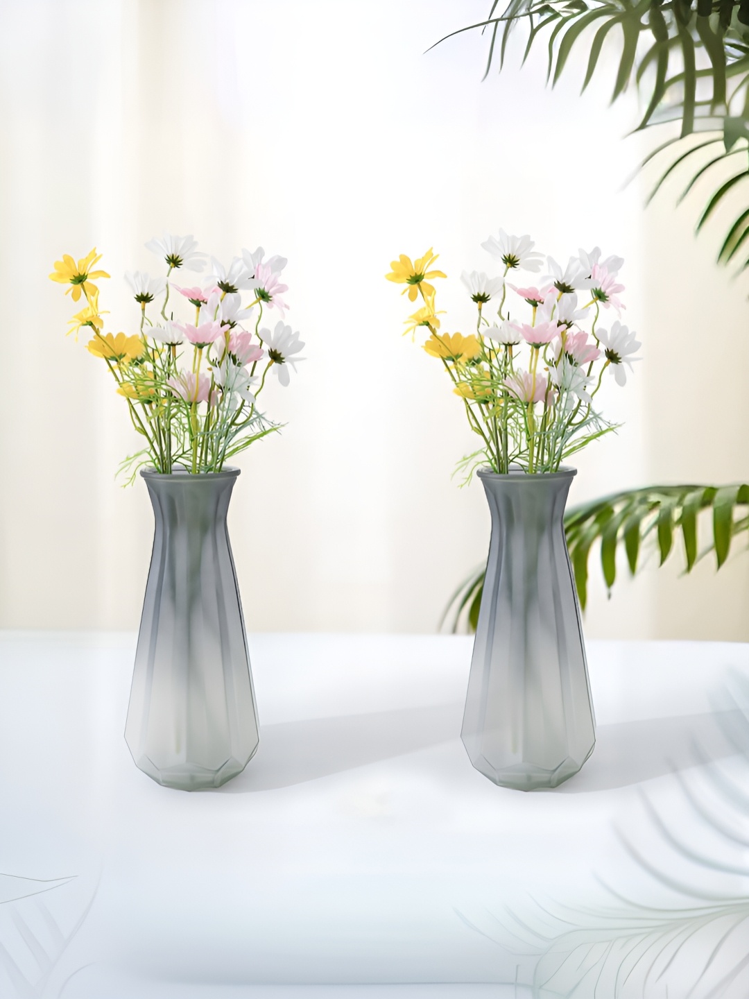 

The Better Home Grey 2 Pieces Glass Vases