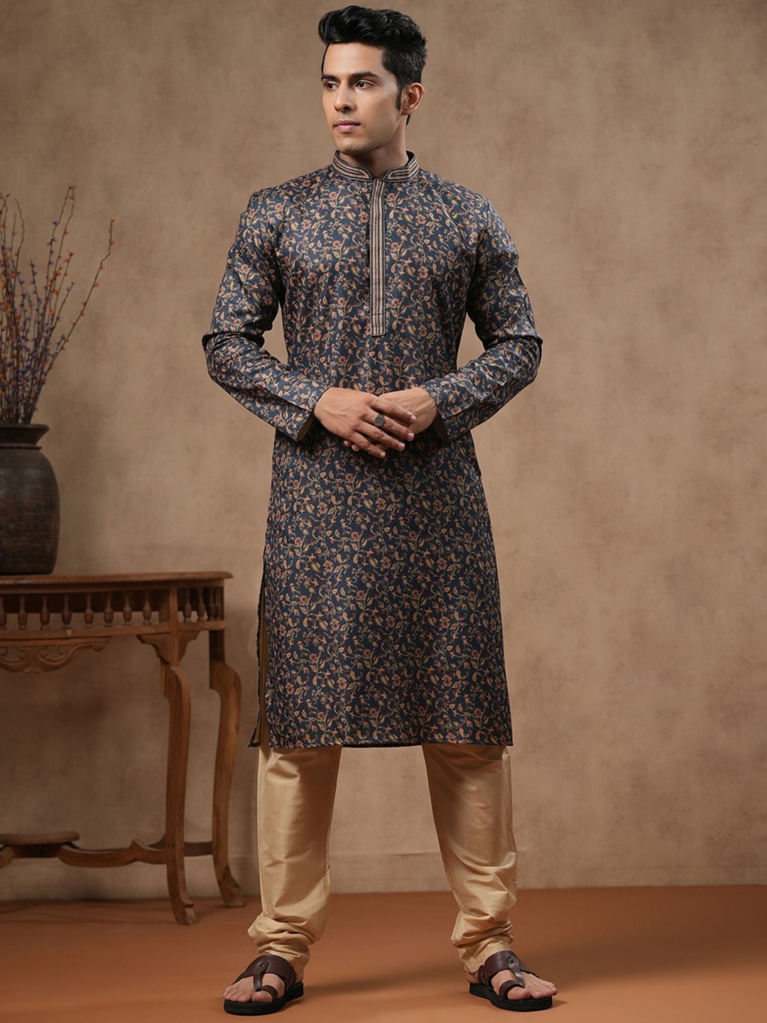 

Ethnic India Floral Printed Mandarin Collar Straight Kurta, Blue