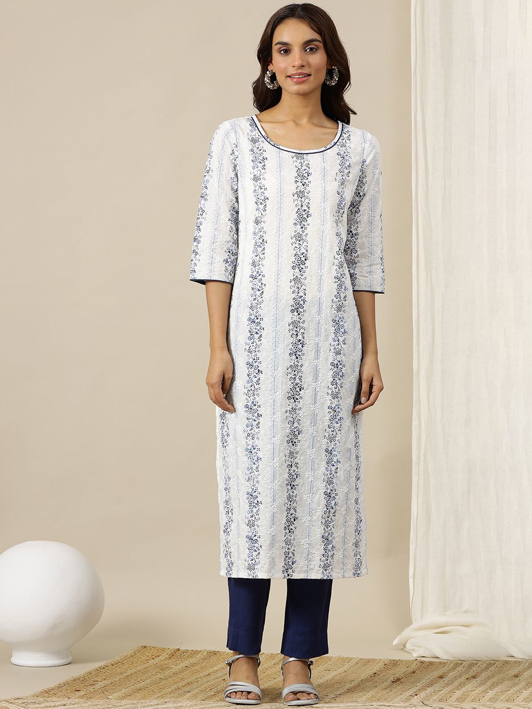 

AURELIA Women Floral Printed Thread Work Kurta, White
