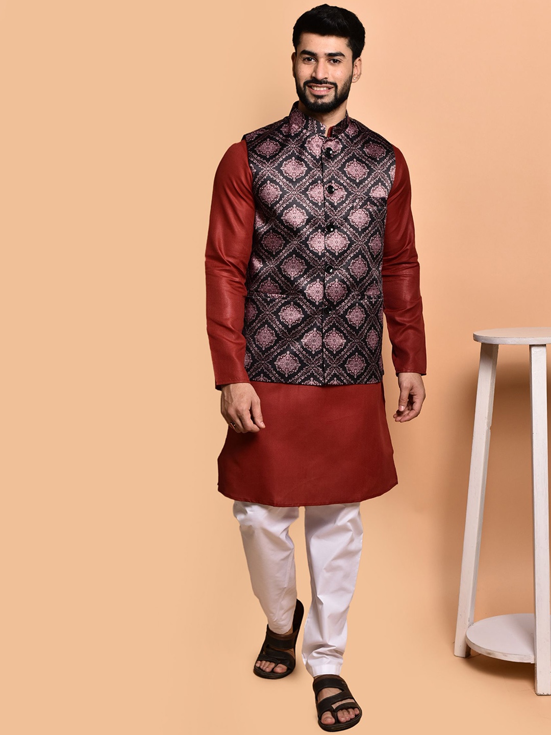 

PRINTCULTR Men Regular Pure Cotton Kurta with Trousers, Maroon