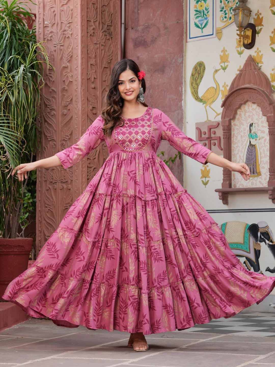 

Sa Rasa Women Floral Embroidered Anarkali Kurta, Magenta