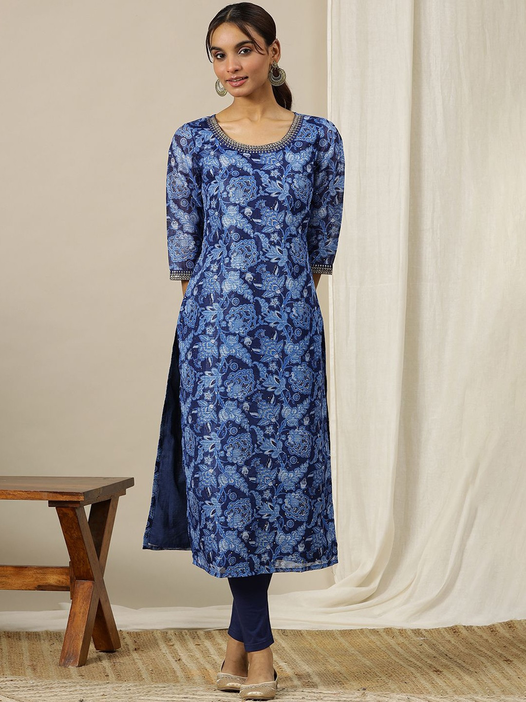 

AURELIA Women Floral Printed Kurta, Blue