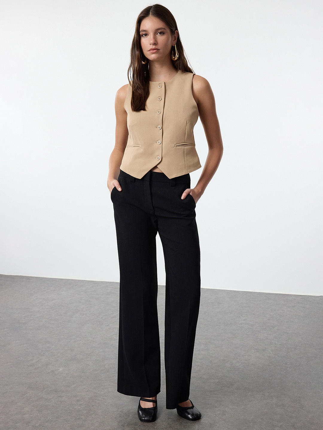 

Trendyol Round Neck Sleeveless Waistcoat, Beige