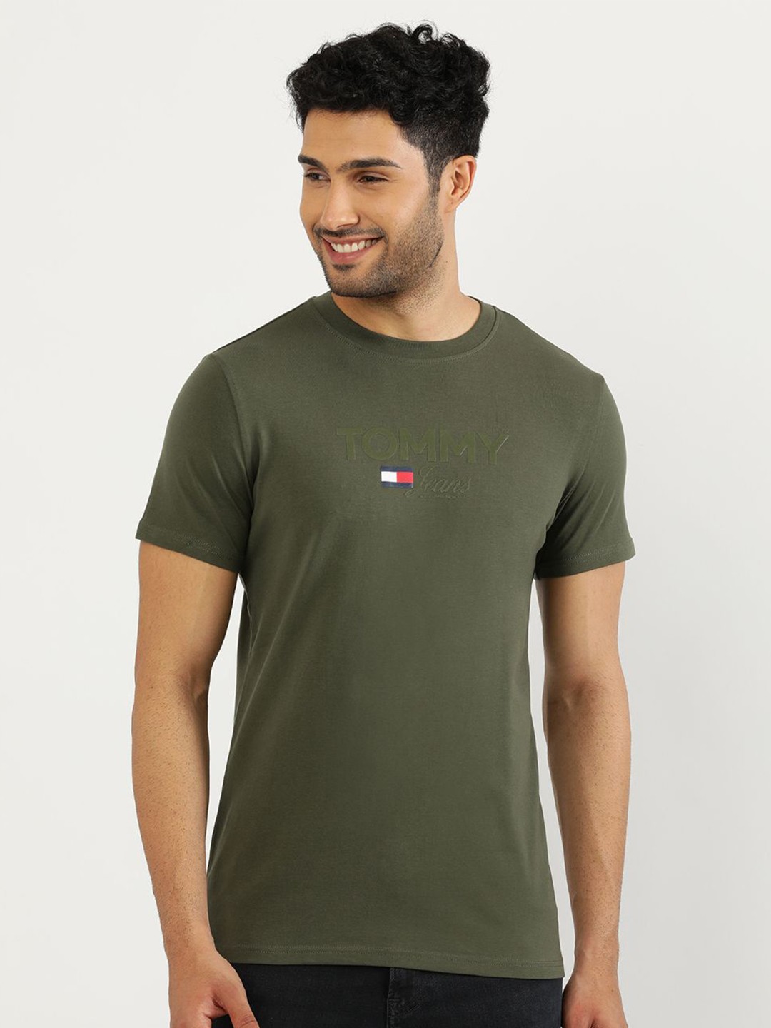 

Tommy Hilfiger Men Solid Pockets T-shirt, Green