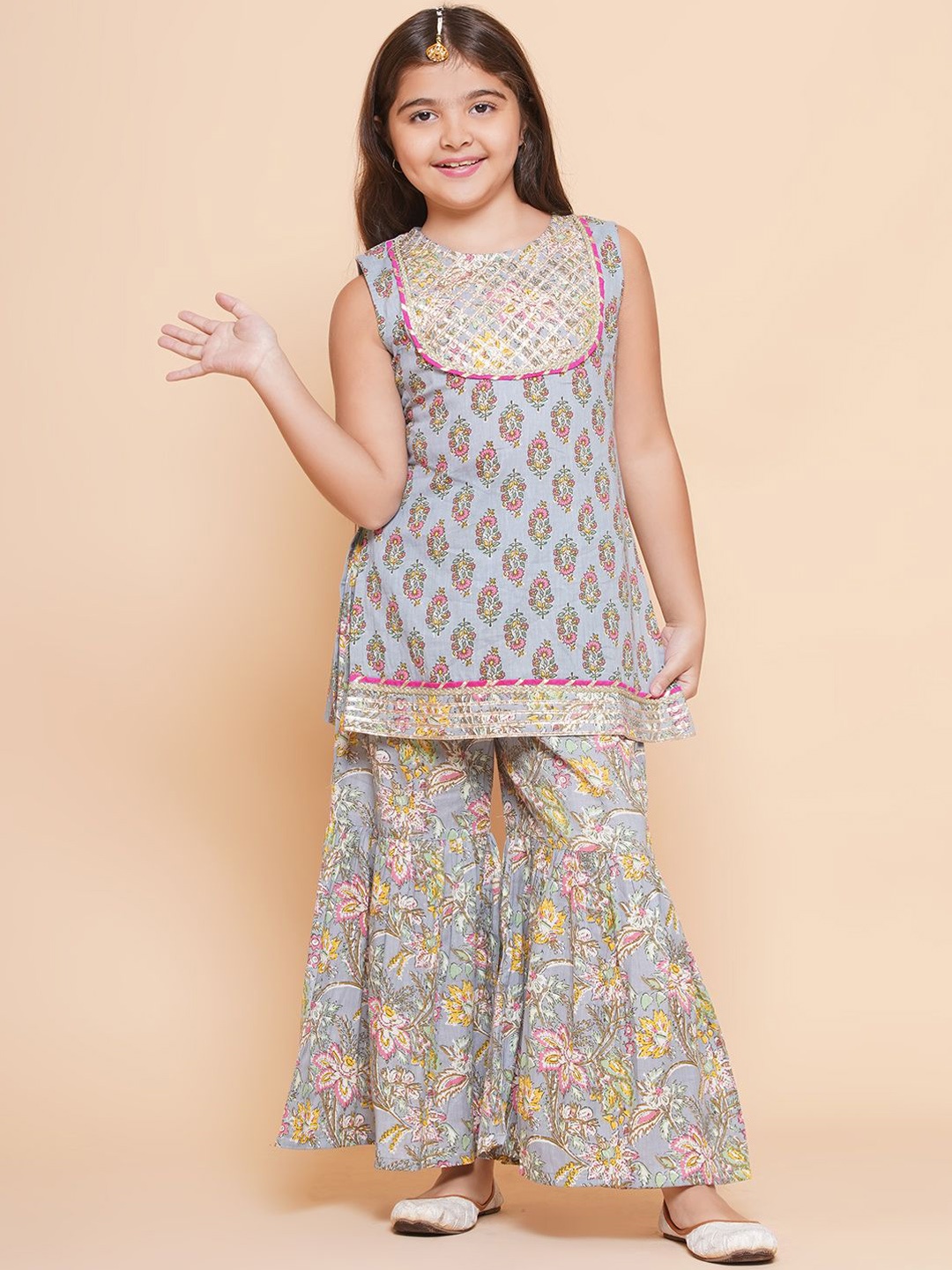 

Bitiya by Bhama Girls Ethnic Motifs Printed Regular Gotta Patti Pure Cotton Kurta with Sharara, Grey