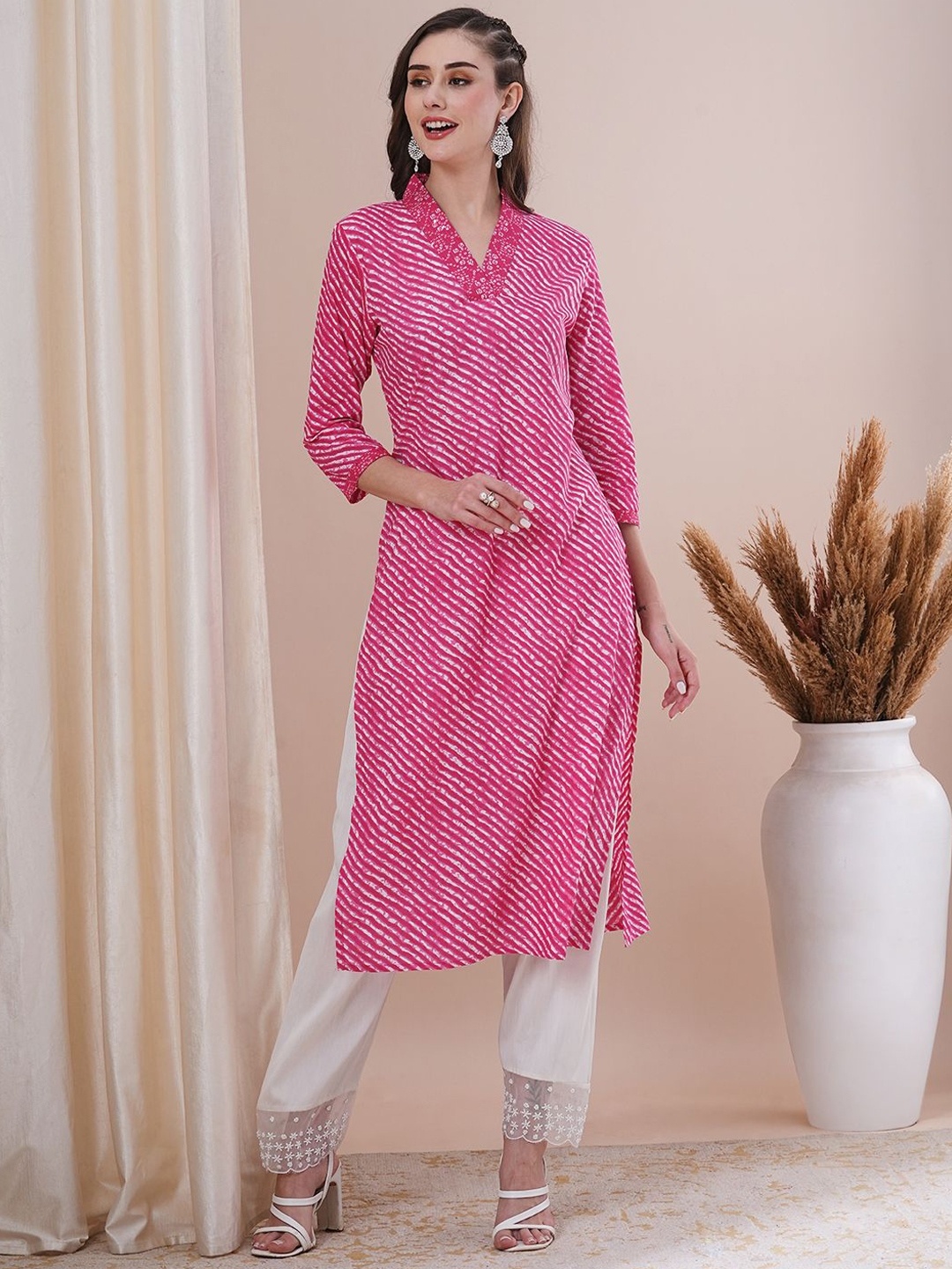 

FASHOR Women Leheriya Printed Sequinned Kurta, Pink