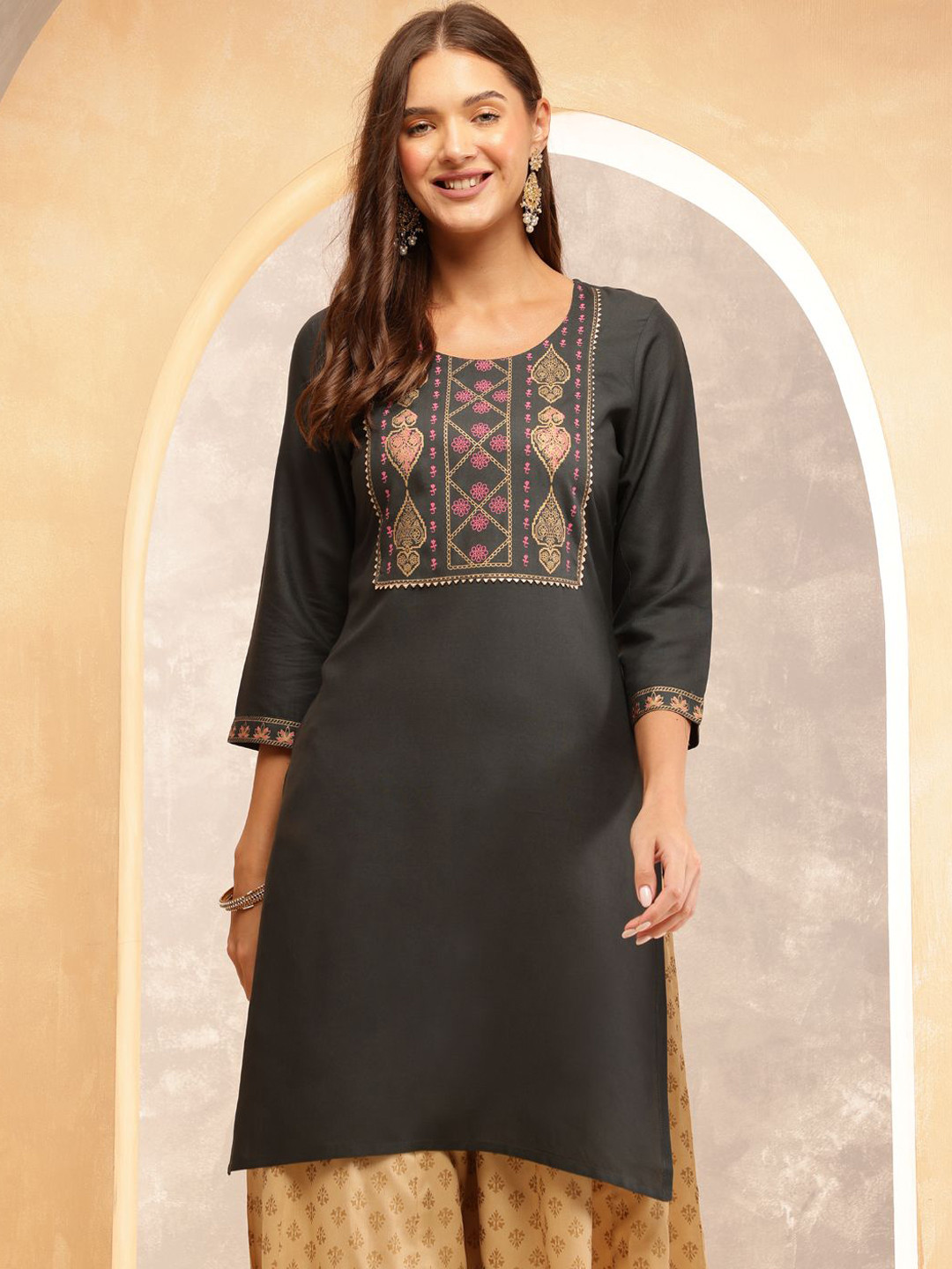 

Anouk Rustic Ethnic Motifs Printed Round Neck Straight Kurta, Grey