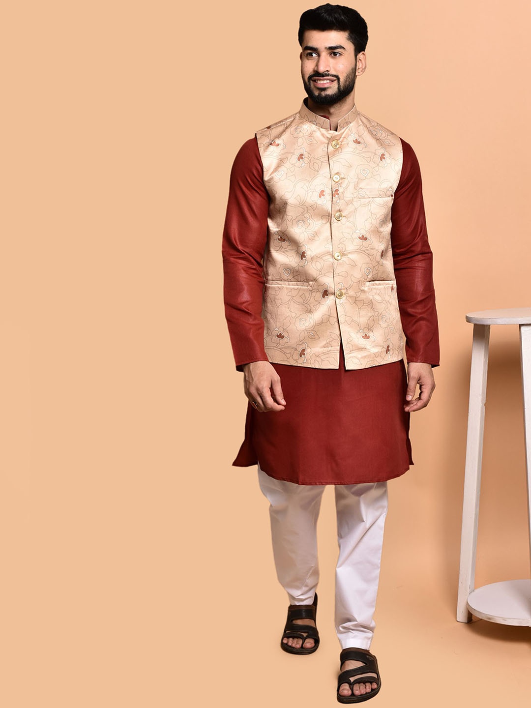 

PRINTCULTR Men Regular Pure Cotton Kurta with Trousers, Maroon