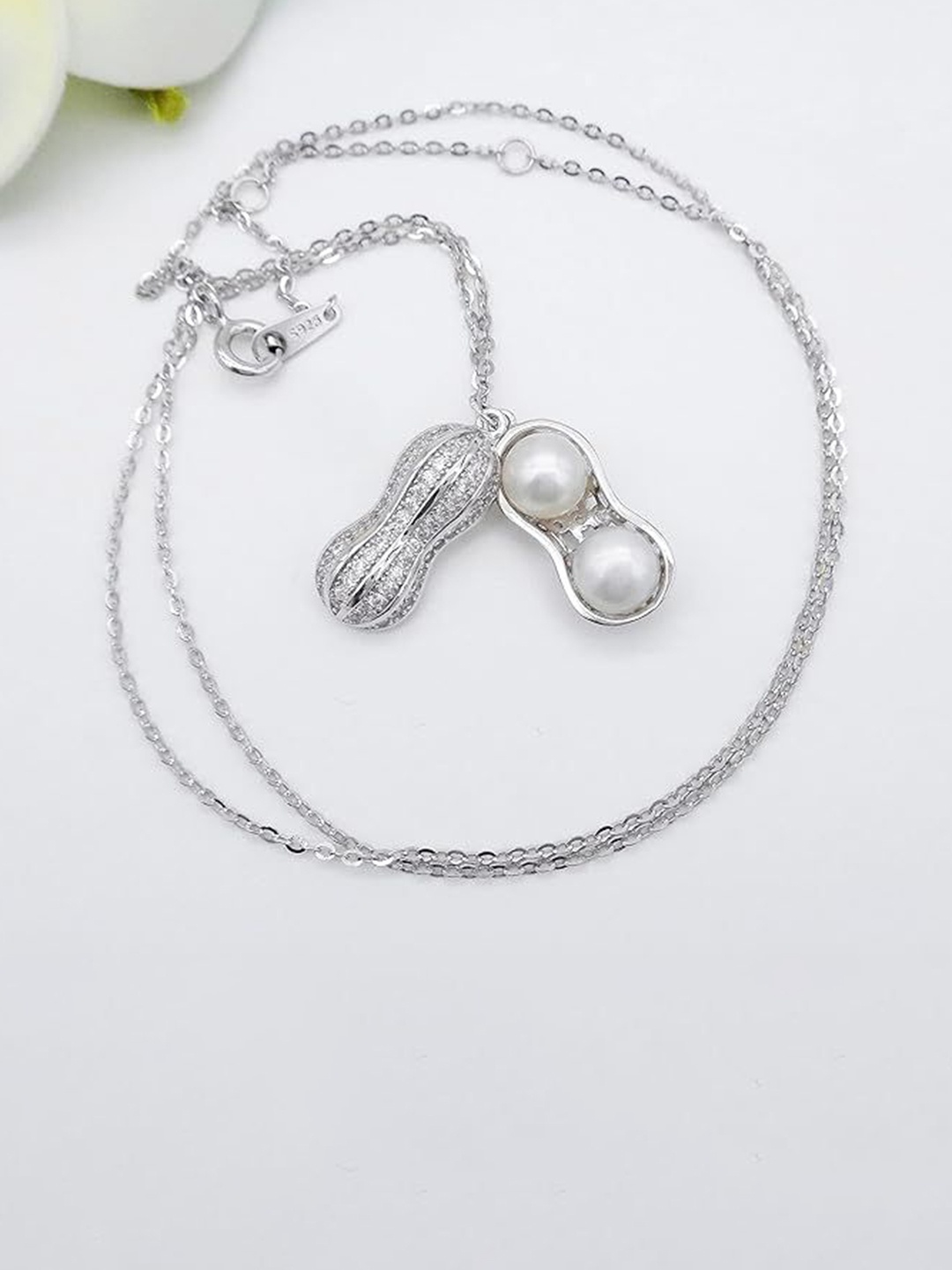

DIVASTRI Silver-Plated Anti-Tarnish Pendant Necklace