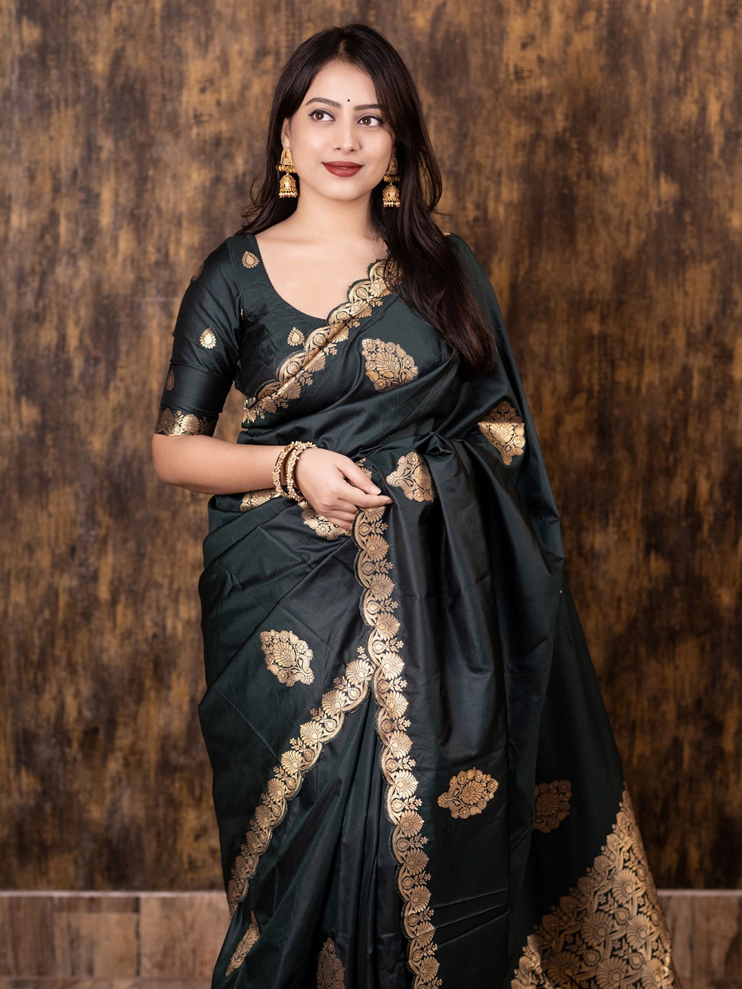 

Panzora Woven Design Zari Saree, Green