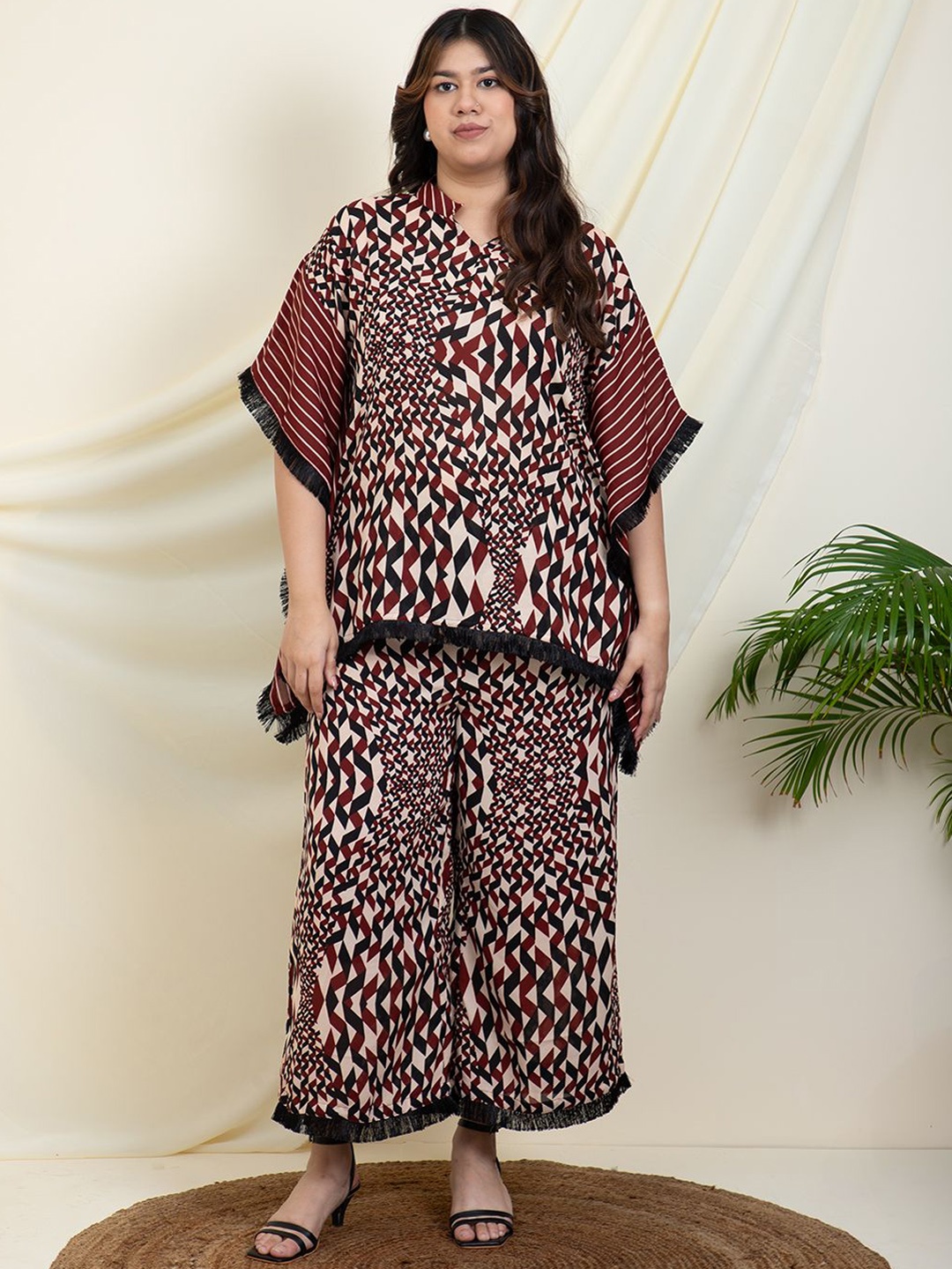 

DEEBACO Plus Size Geometric Printed Kaftan Top & Palazzo, Brown