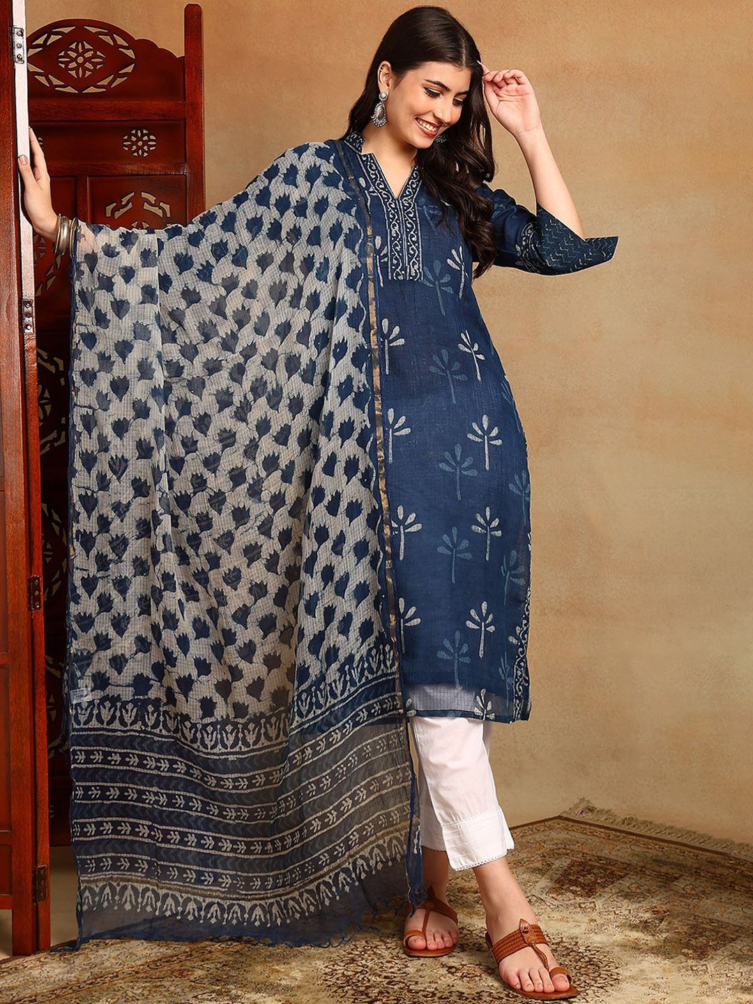 

Tahiliya Ethnic Motifs Printed Flared Sleeves Thread Work Straight Cotton Kurta, Blue