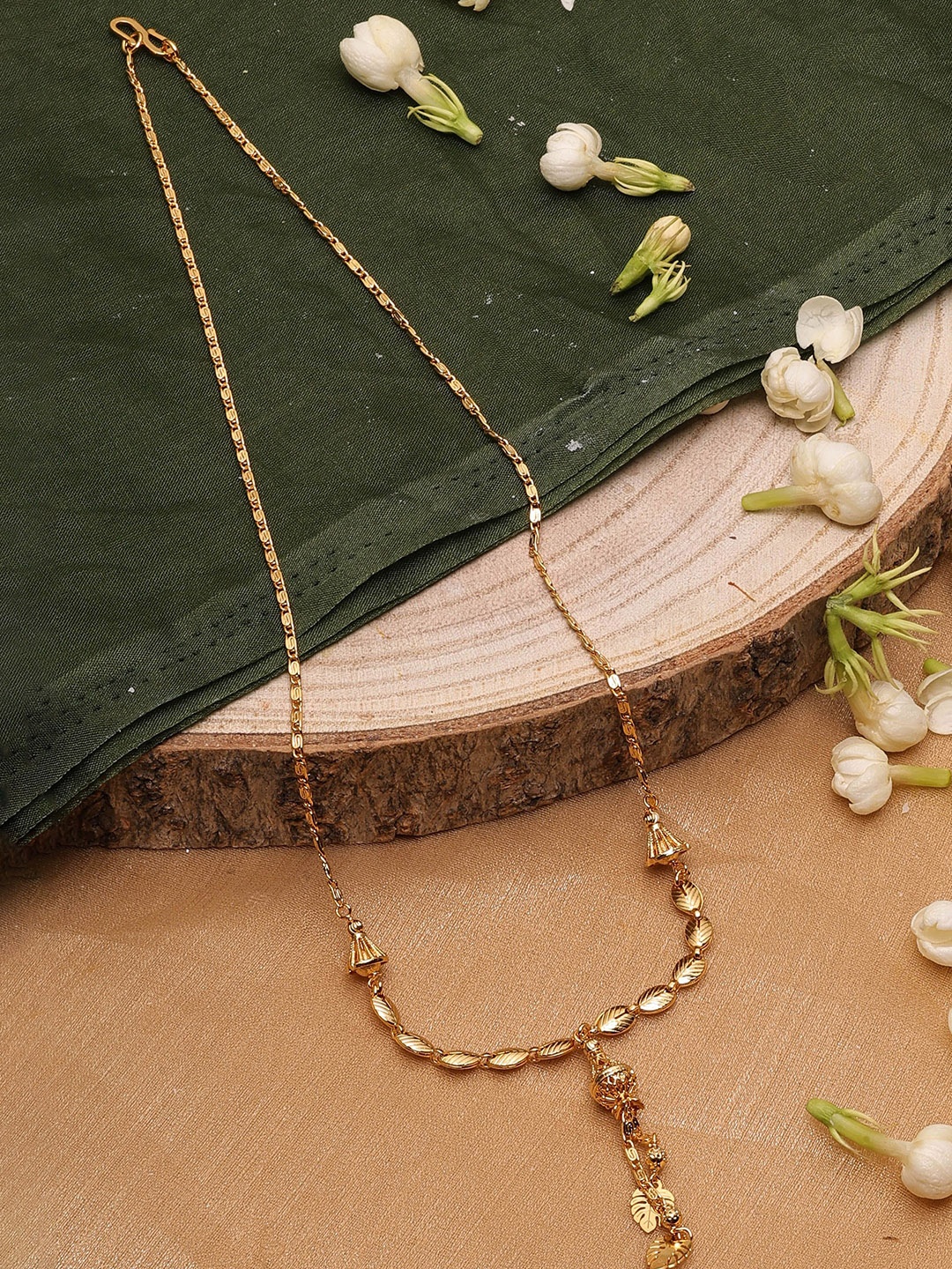 

Mirraw Gold-Plated Leaf Necklace