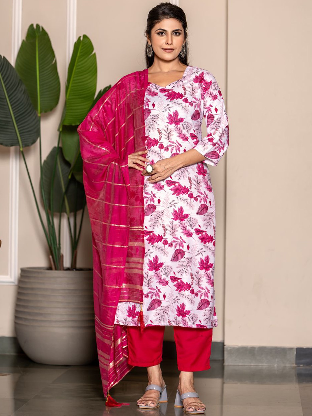 

Twika Women Floral Printed Regular Kurta with Trousers & With Dupatta, White