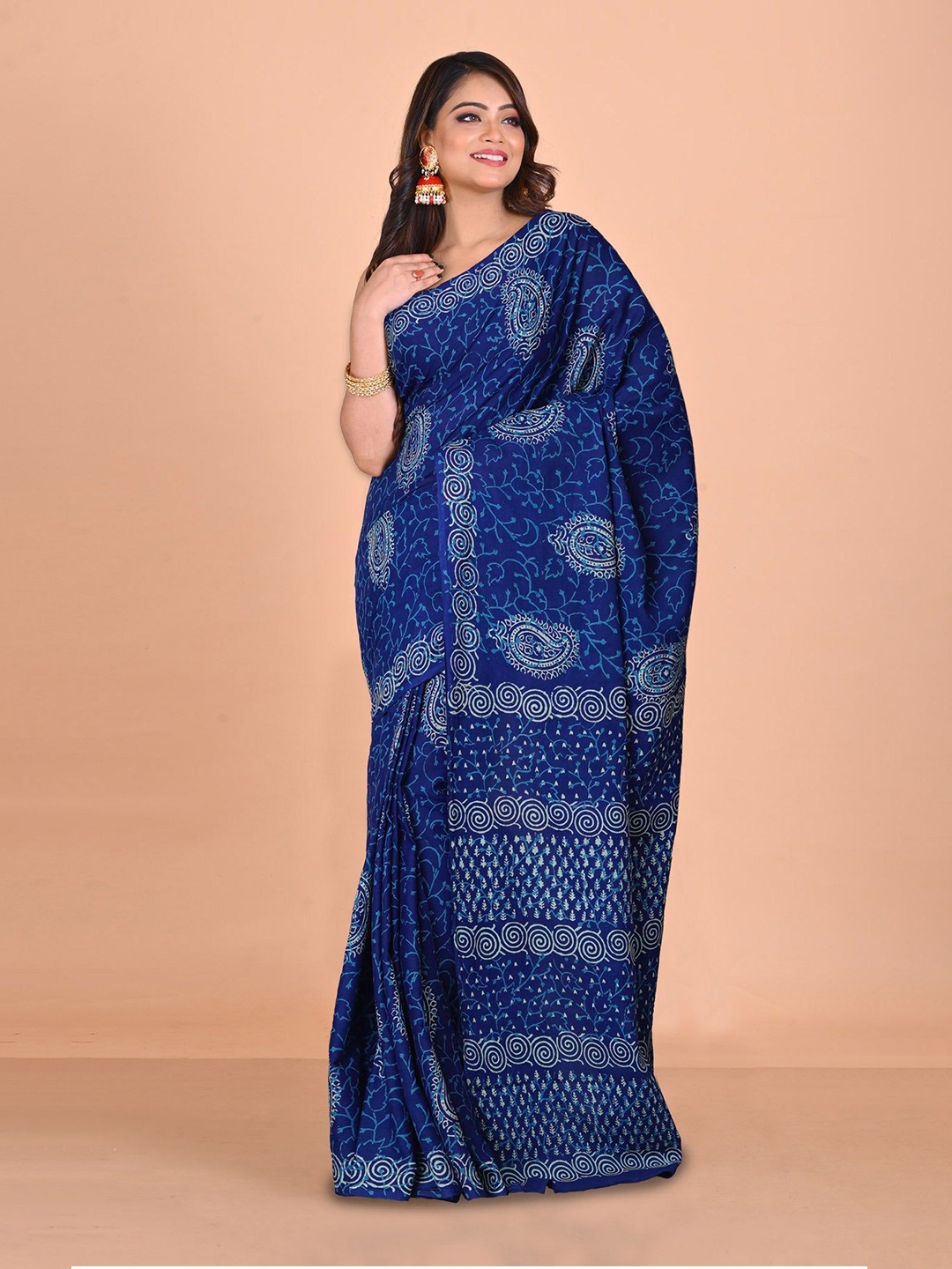 

Unnati Silks Ethnic Motifs Pure Cotton Handloom Block Print Saree, Navy blue