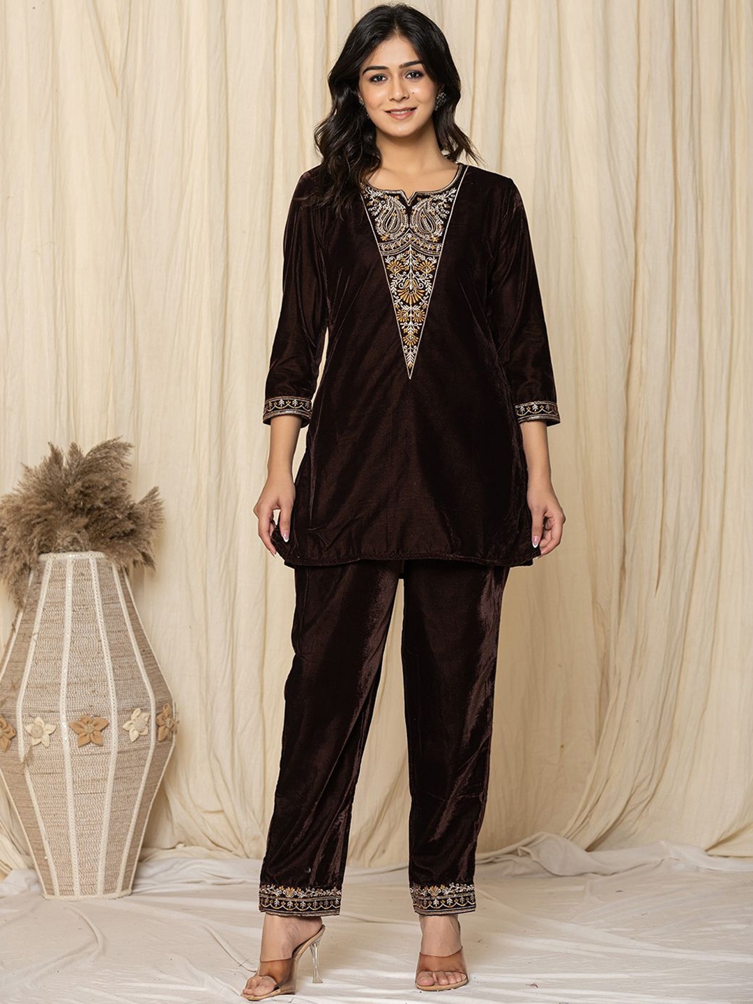 

Yufta Floral Embroidered Notched Round Neck Velvet Tunic With Trousers, Coffee brown