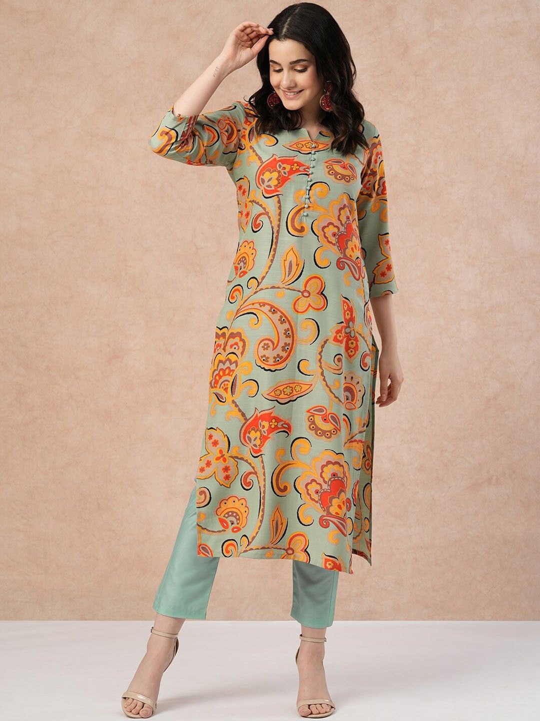 

GoSriKi Women Floral Printed Regular Kurta with Trousers, Green