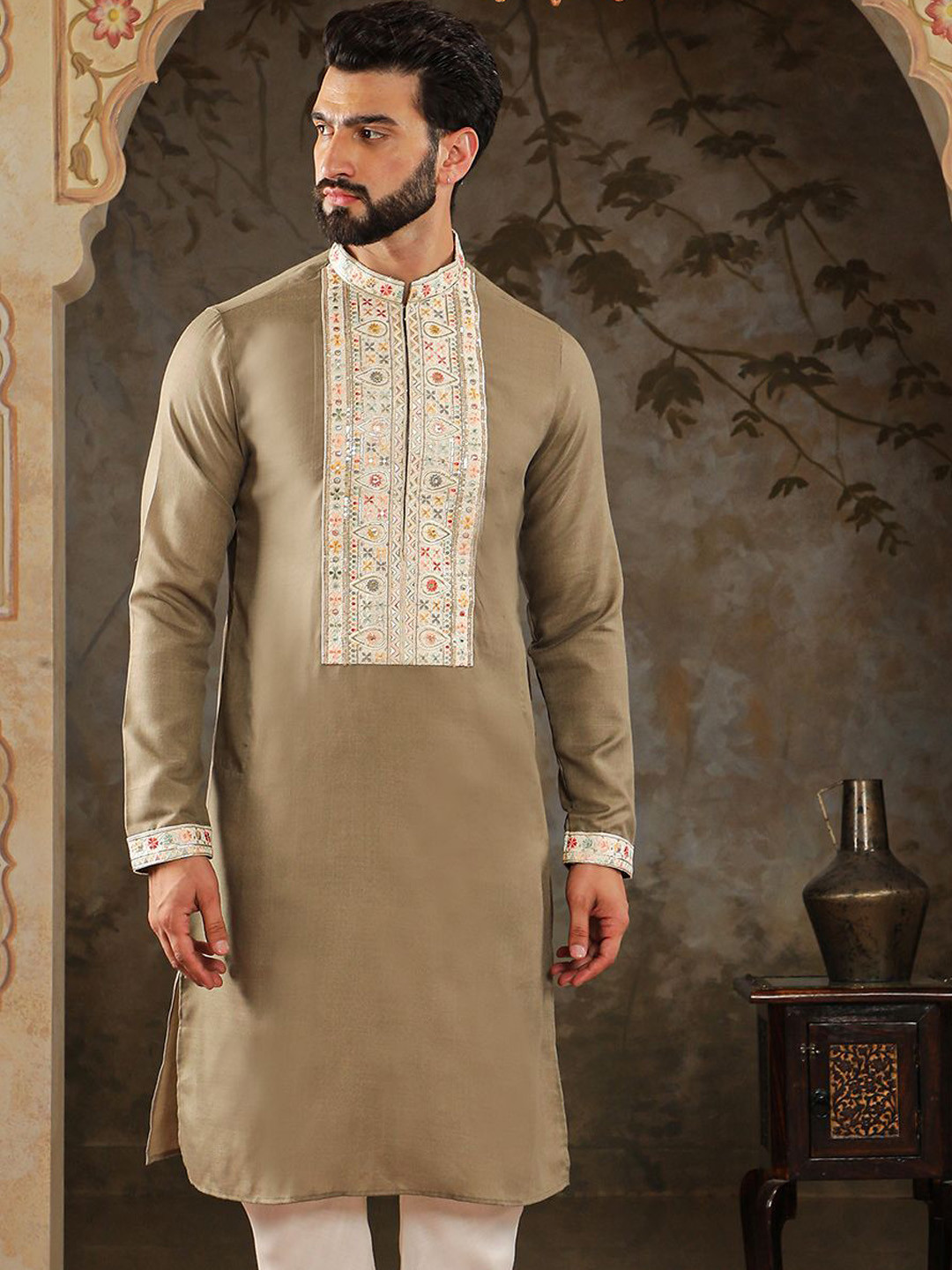 

HOUSE OF DEYANN Men Embellished Kurta, Green