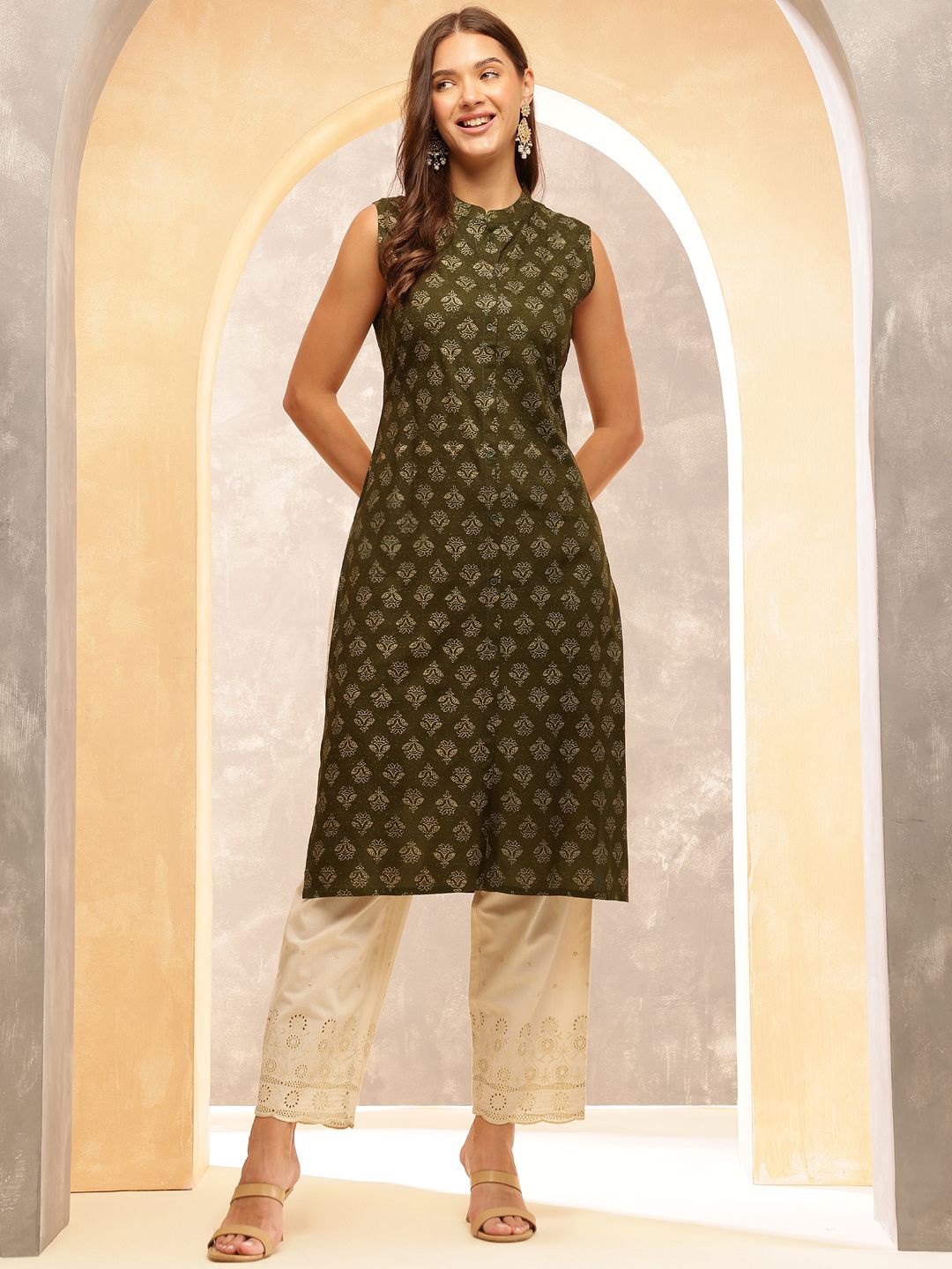 

Anouk Rustic Floral Printed Mandarin Collar Straight Kurta, Green