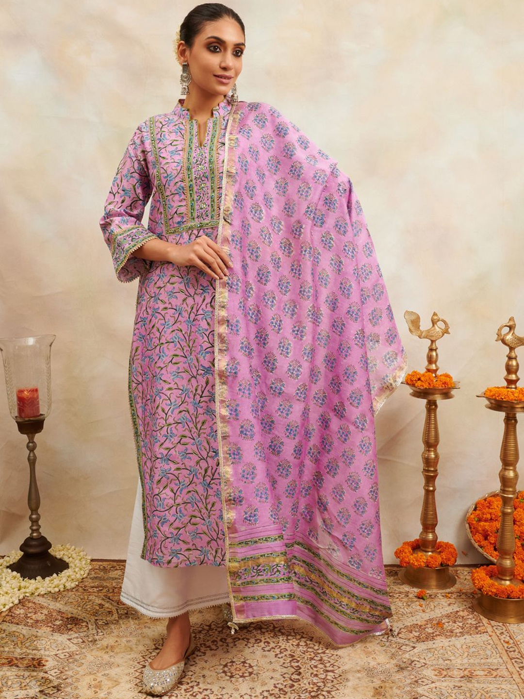 

Tahiliya Floral Printed Mandarin Collar Gotta Patti Straight Kurta, Mauve