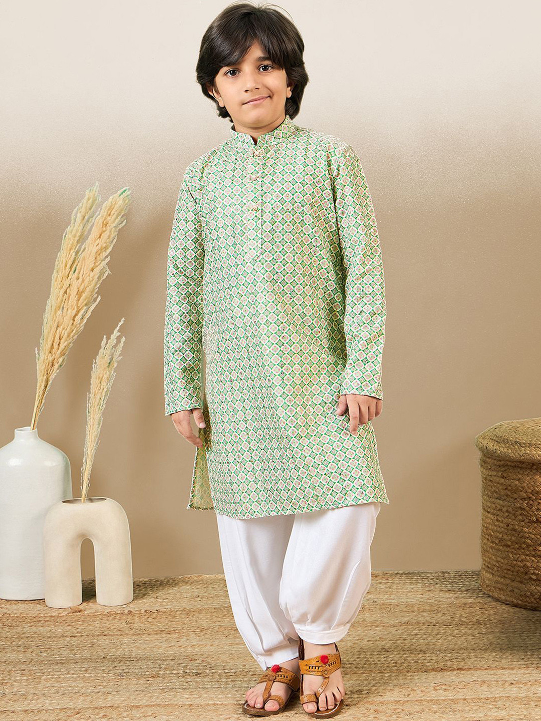 

Here&Now X Sanwara Boys Floral Printed Mandarin Collar Sequinned Kurta With Patiala, Green