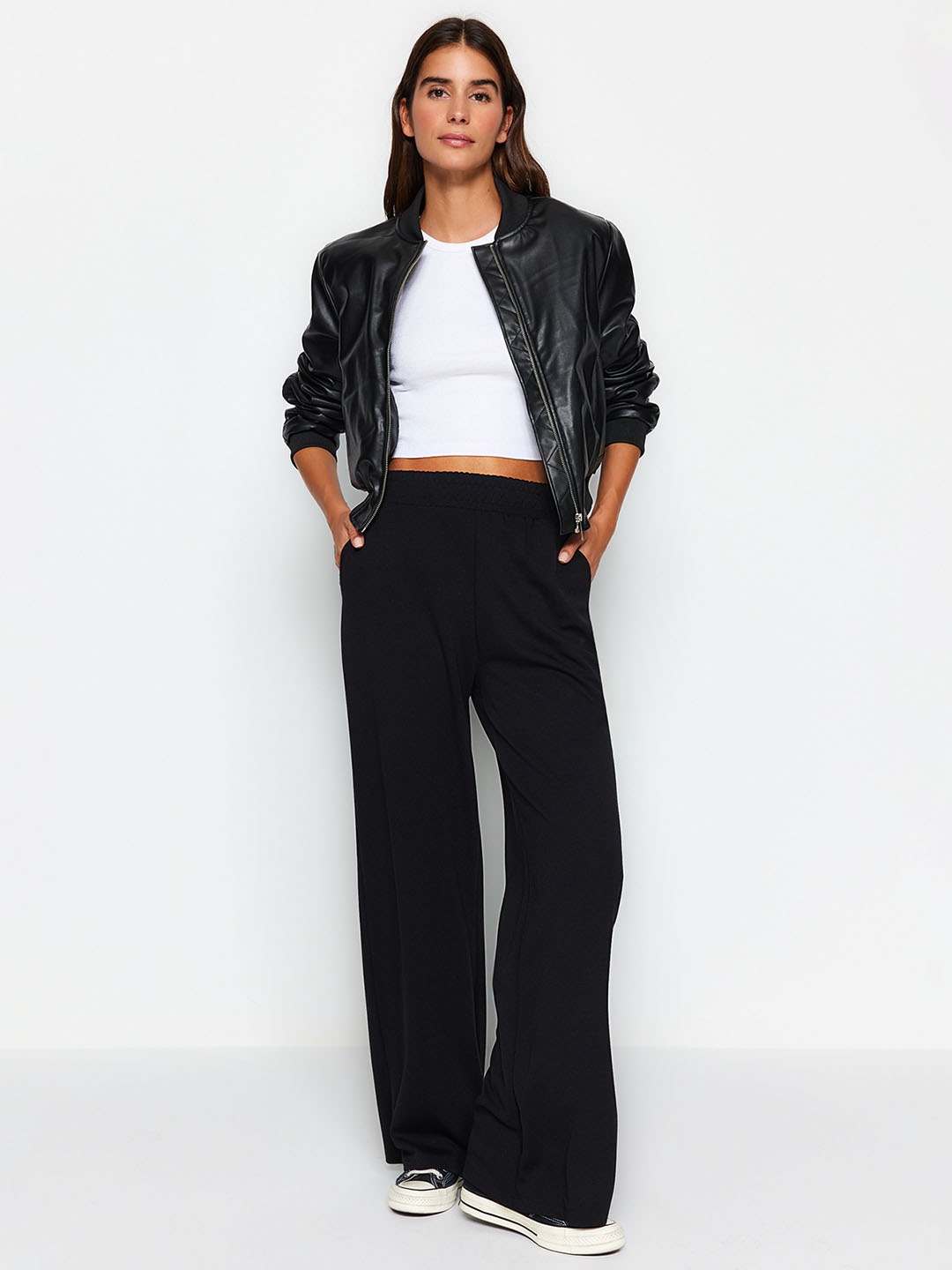 

Trendyol Women Mid-Rise Track Pants, Black