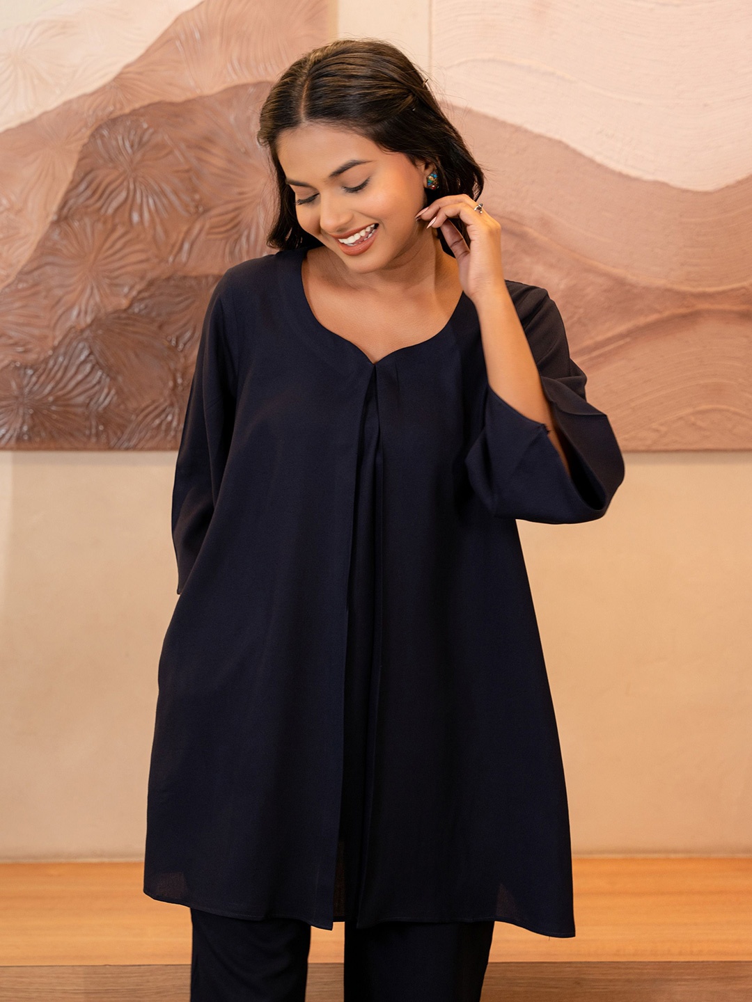 

GULABOSITABO Sweetheart Neck with flared Sleeve Top, Navy blue