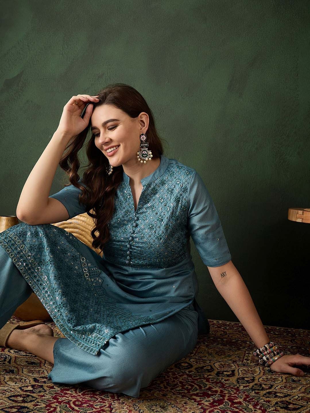 

Sangria Sequinned Mandarin Collar Kurta With Trousers, Blue
