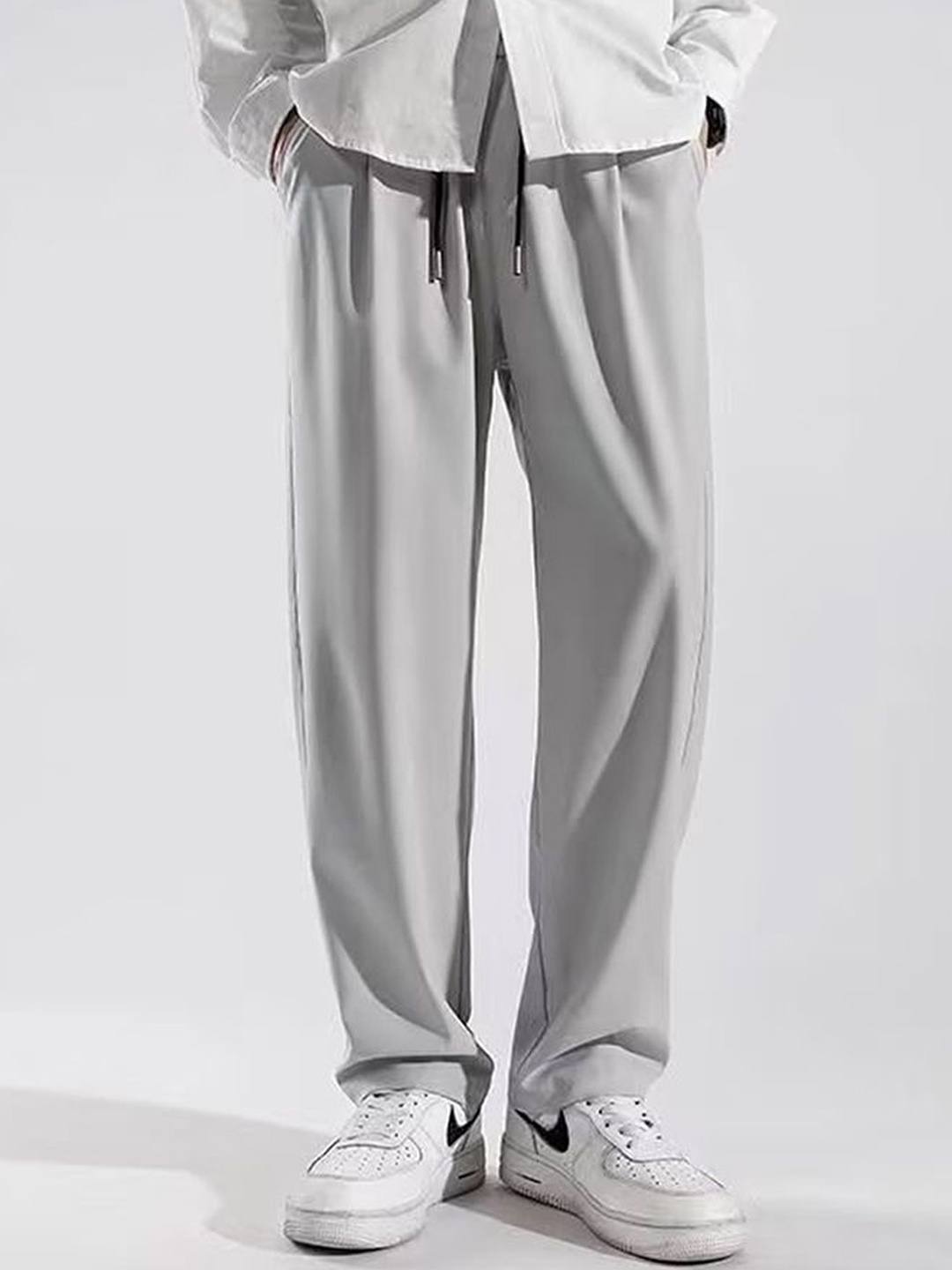 

StyleCast x Revolte Men Solid Loose Fit Pleated Mid-Rise Parallel Trouser, Grey