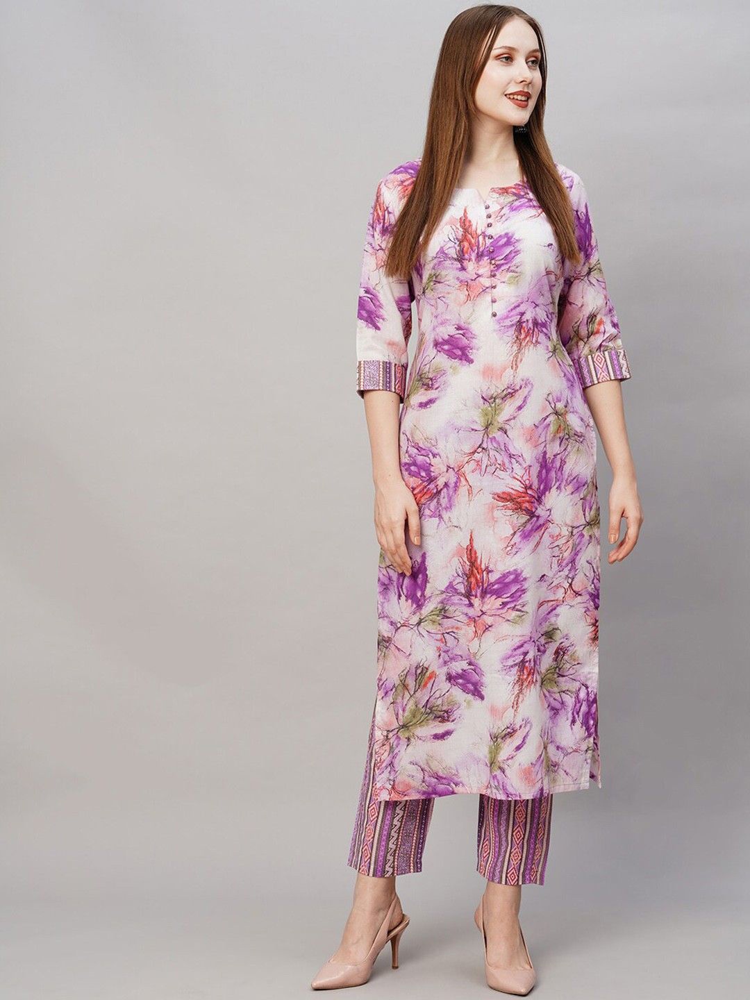 

GoSriKi Women Floral Printed Regular Kurta with Trousers, Purple